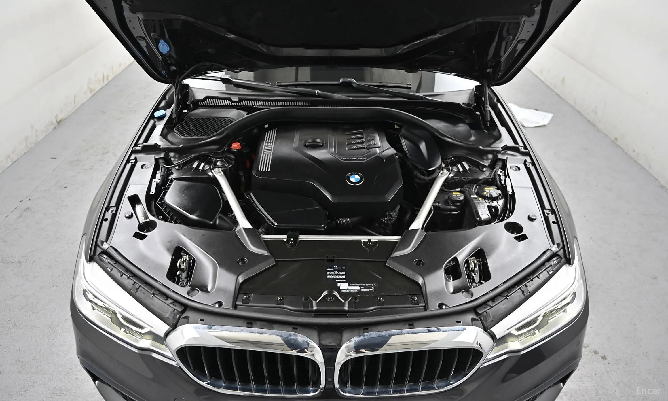 BMW 5 Series (G30) превью 8