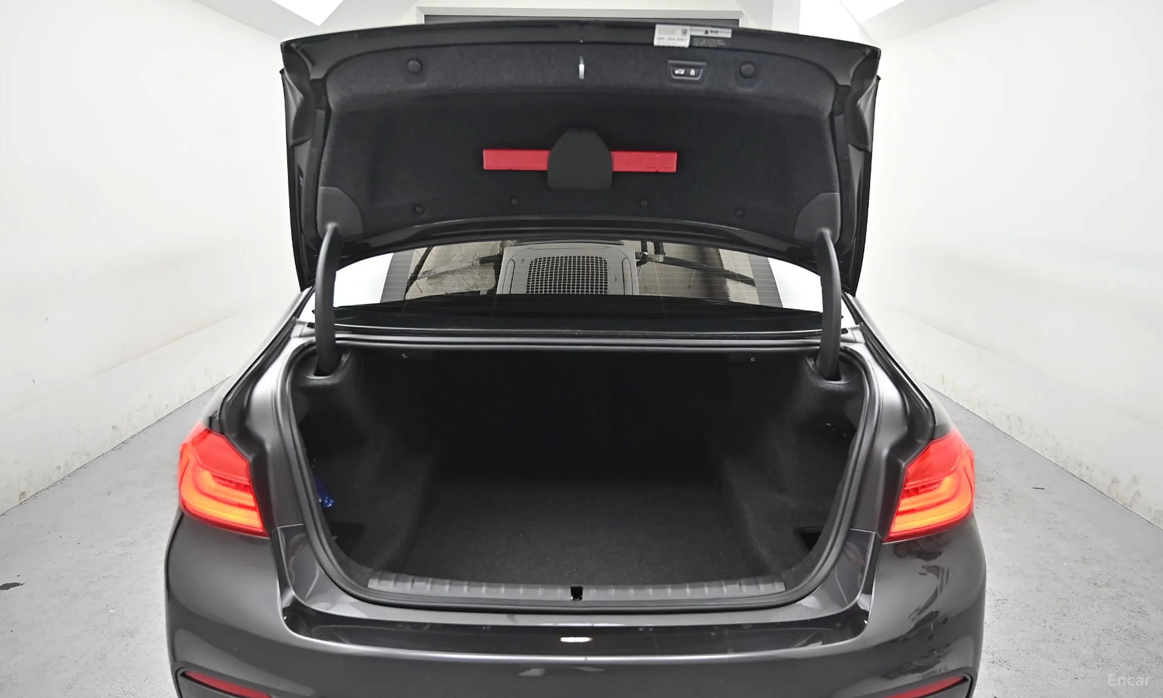 BMW 5 Series (G30) превью 9