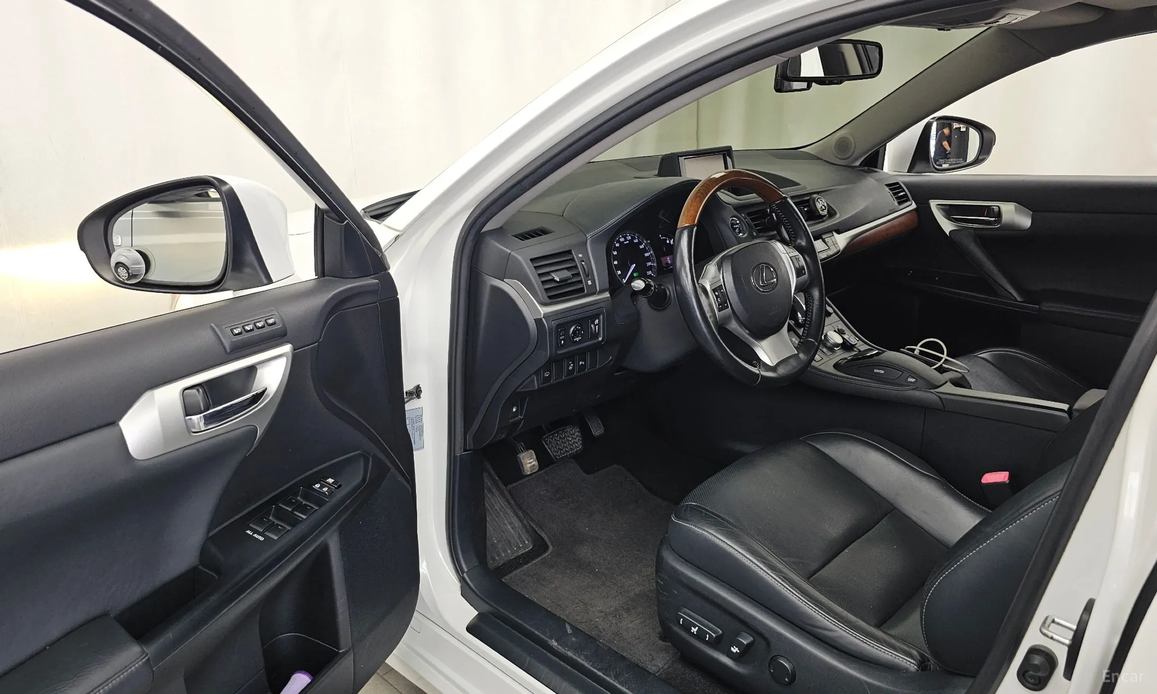 Lexus CT200h превью 10
