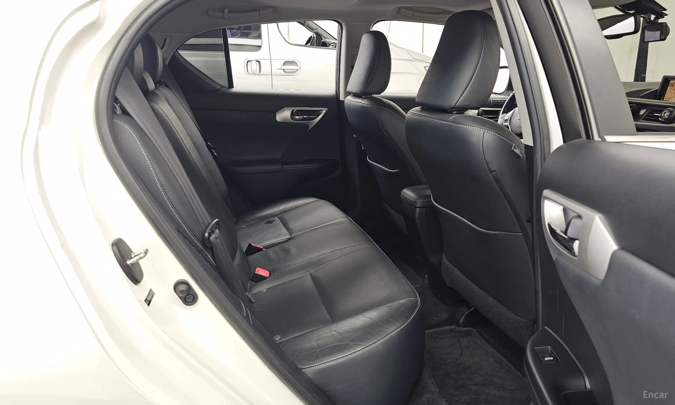 Lexus CT200h превью 12