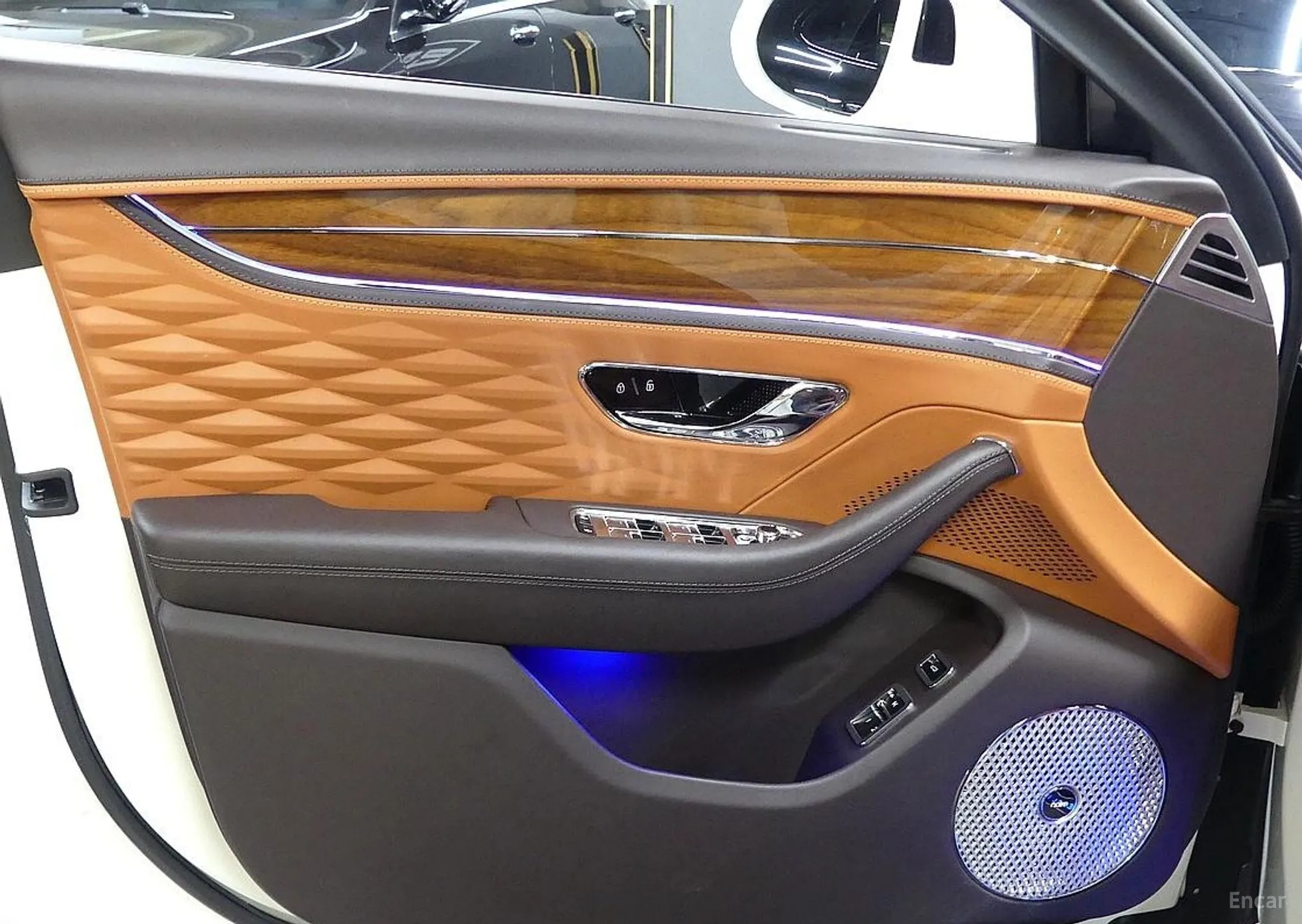 Bentley Flying Spur 3rd Generation превью 17
