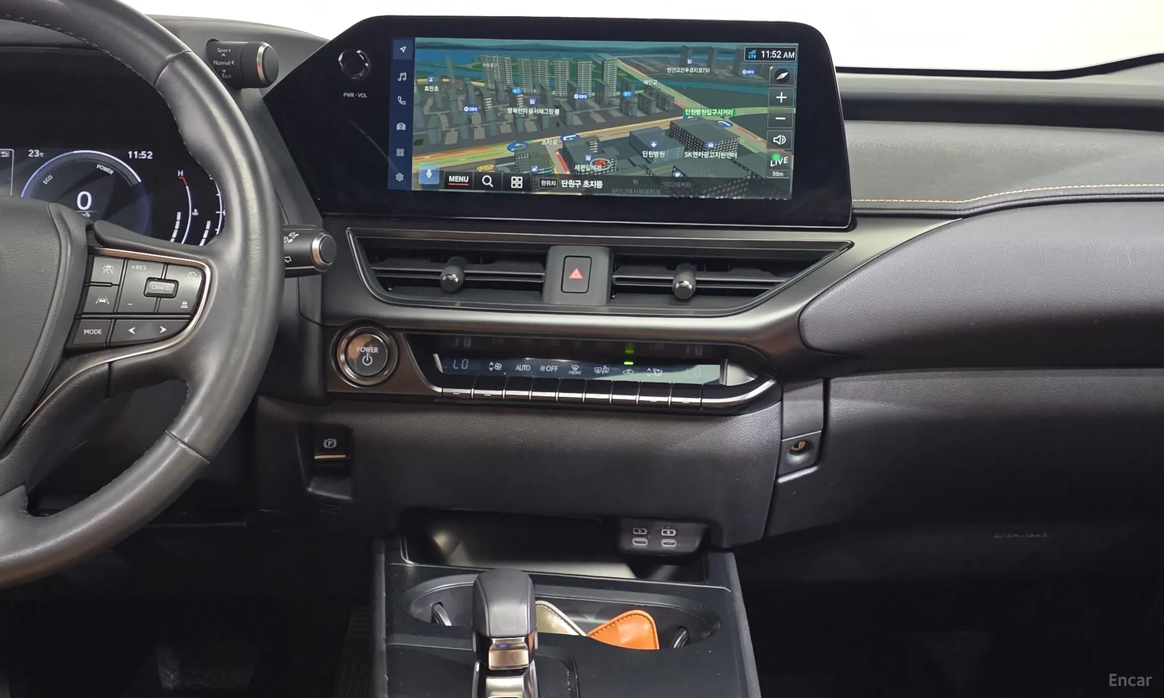 Lexus UX300h превью 13