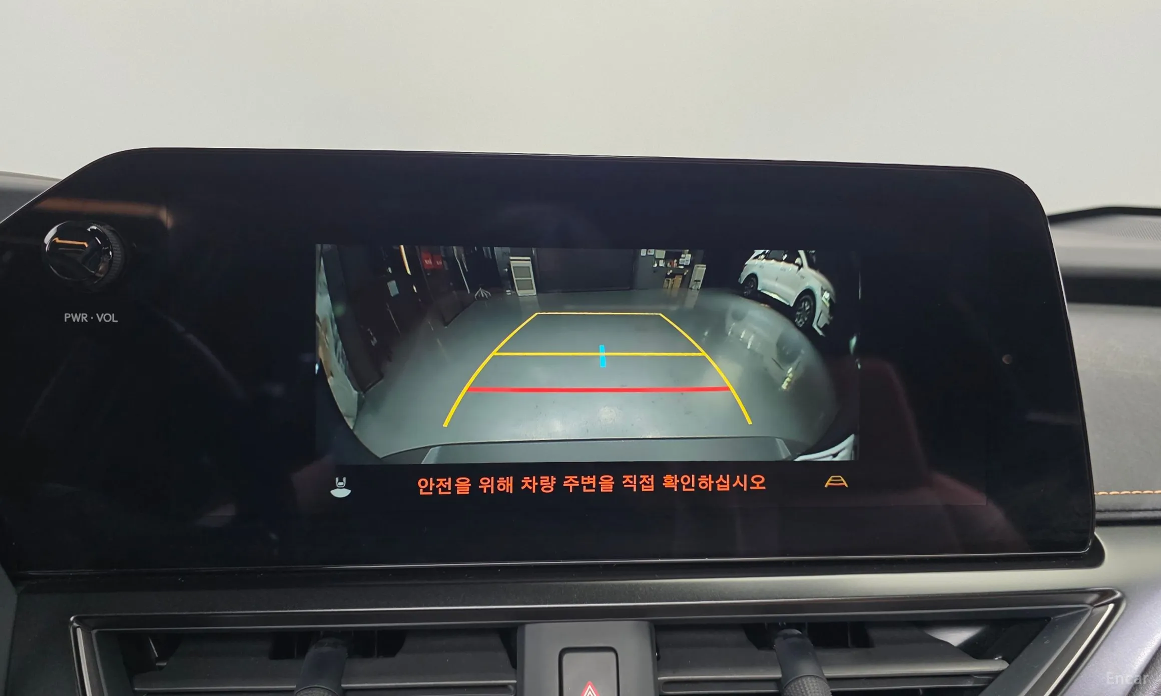 Lexus UX300h превью 15
