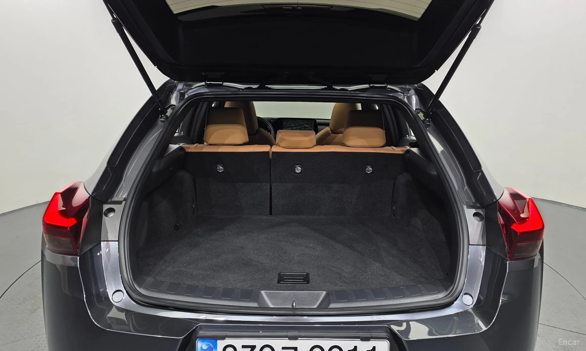 Lexus UX300h превью 19