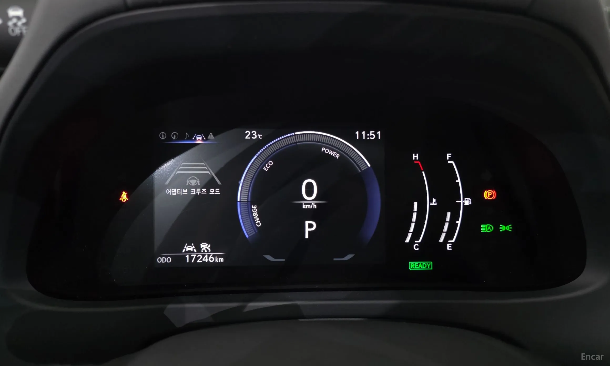 Lexus UX300h превью 8