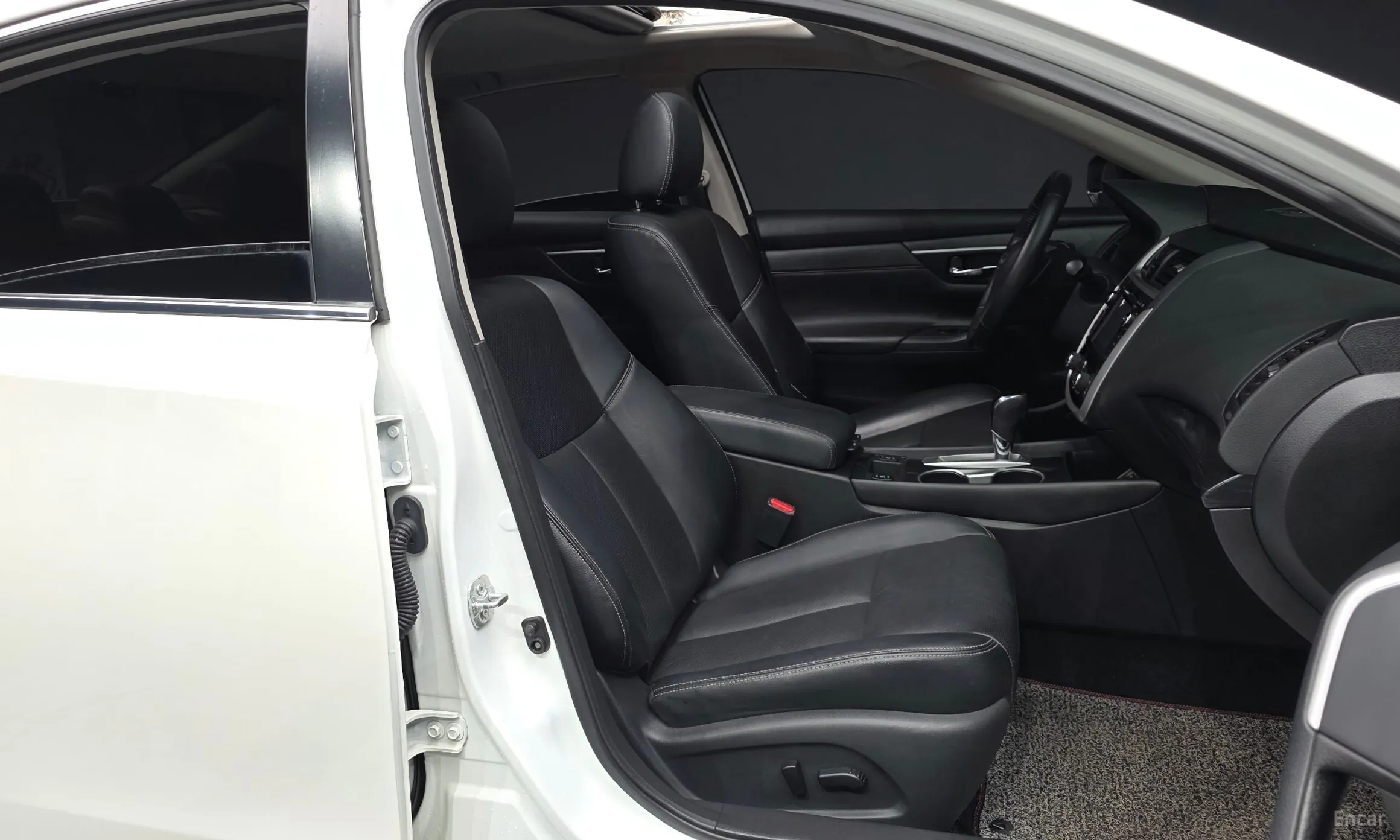 Nissan Altima превью 12