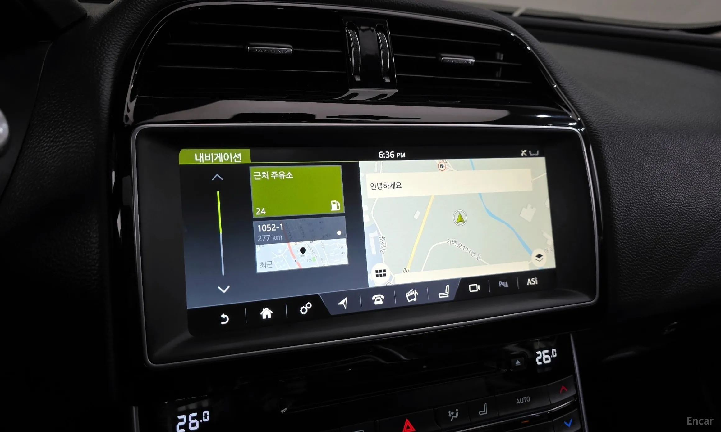 Jaguar XE превью 16