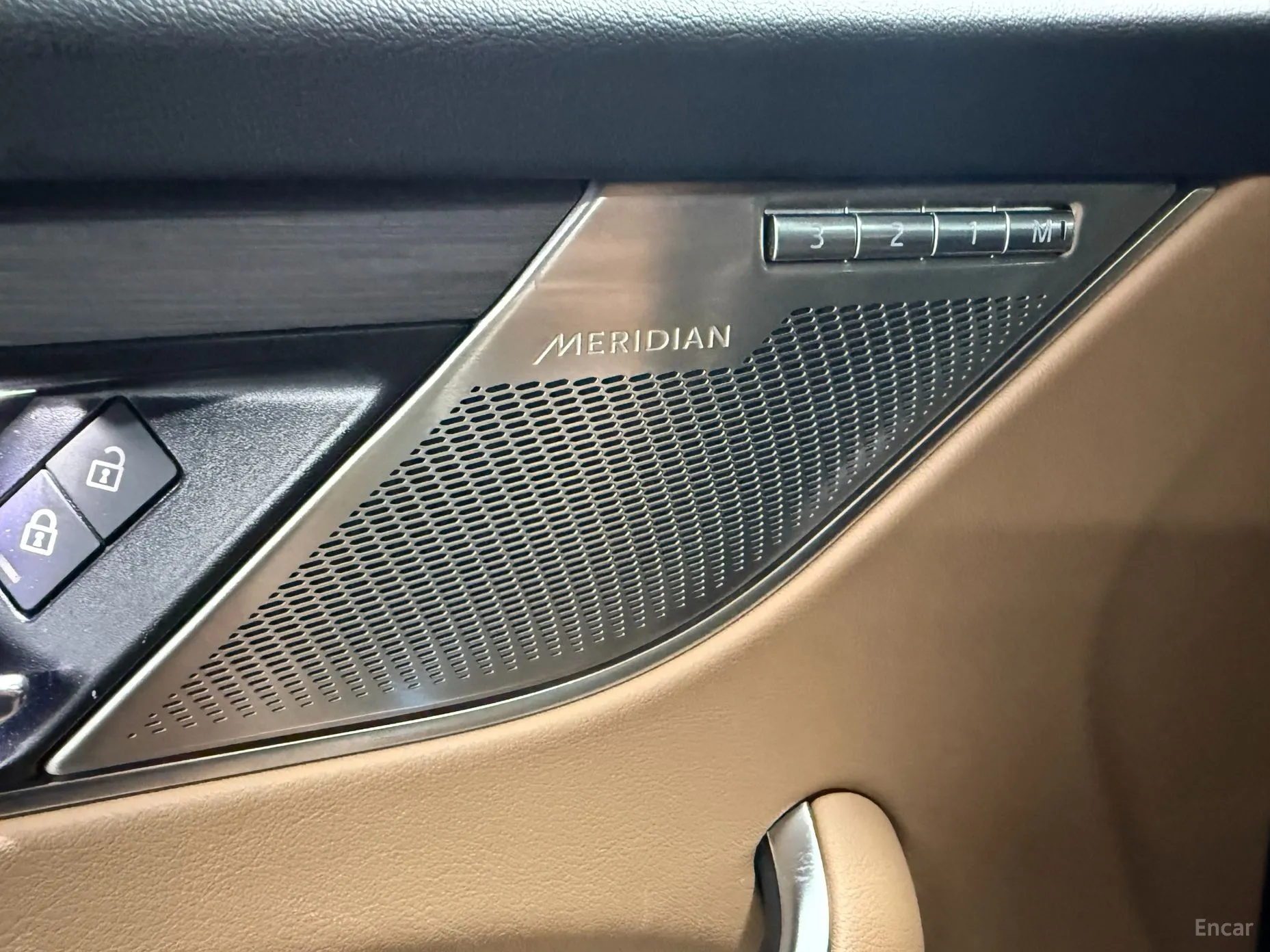 Jaguar F-PACE превью 15
