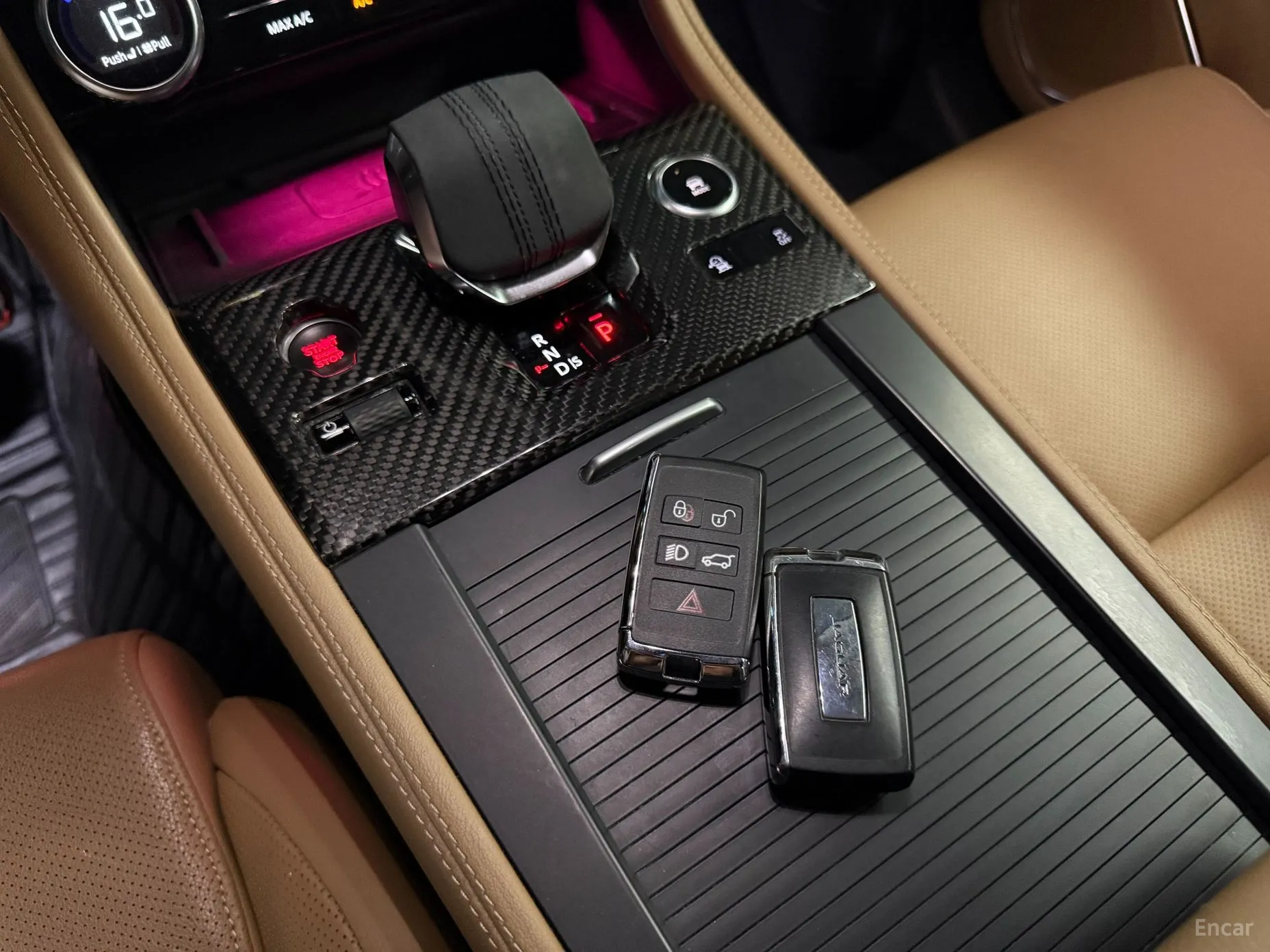 Jaguar F-PACE превью 16