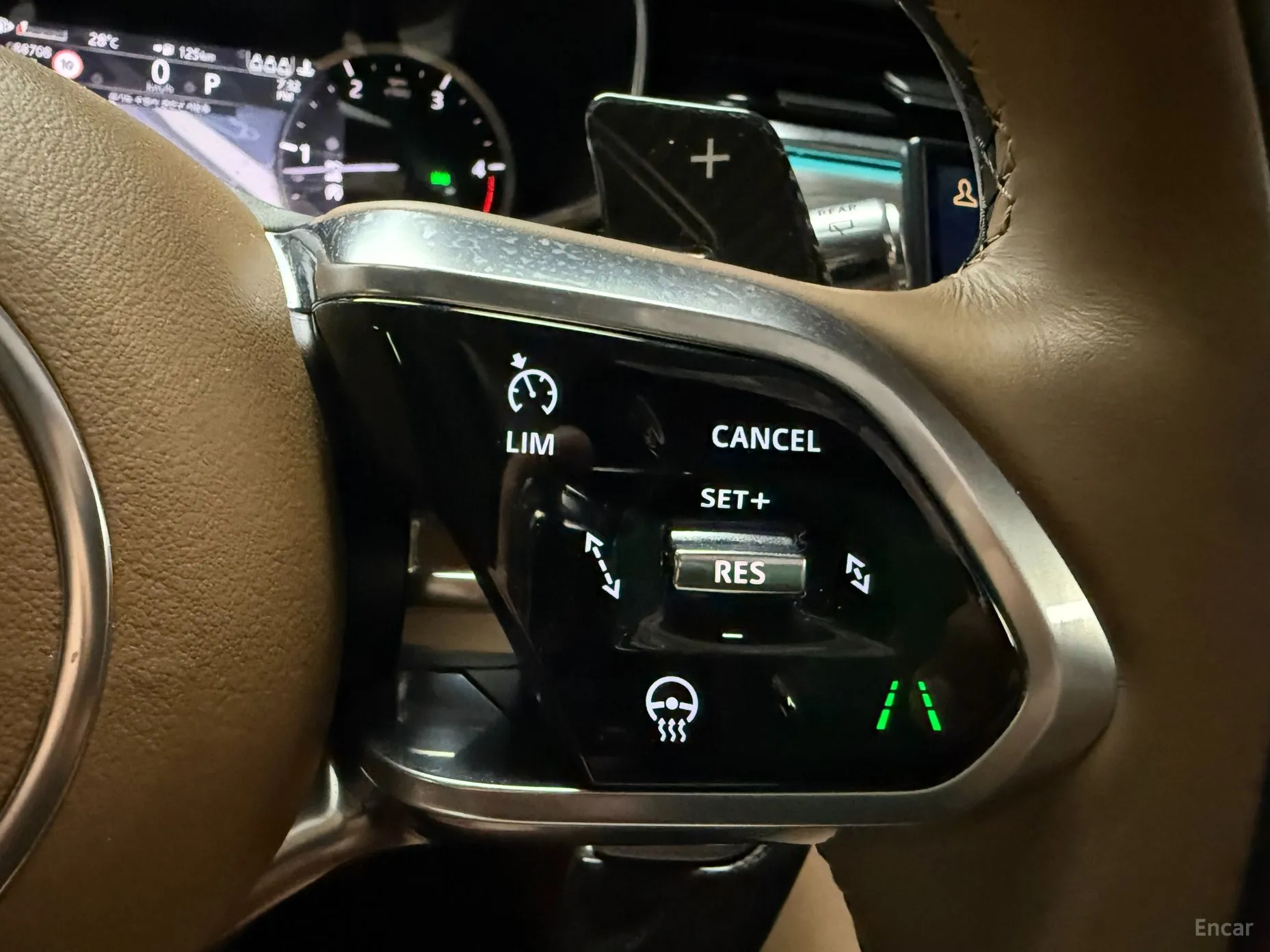 Jaguar F-PACE превью 8