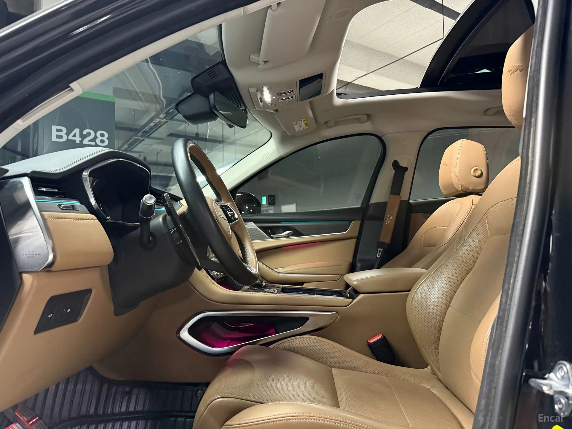 Jaguar F-PACE превью 9