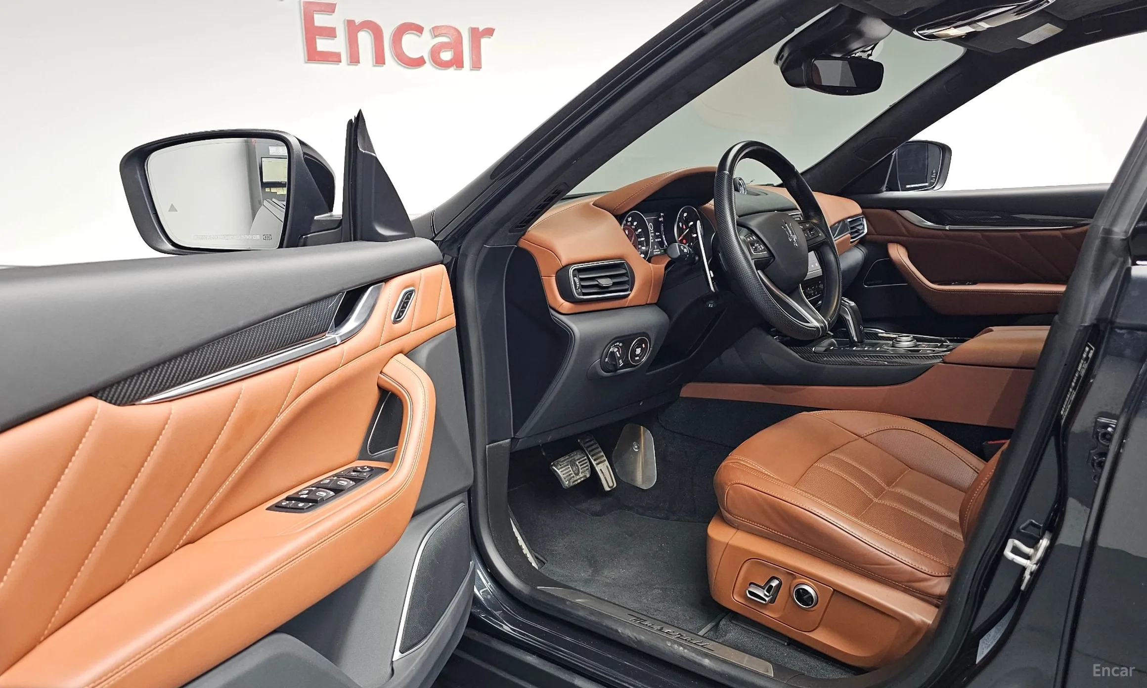 Maserati Levante превью 10