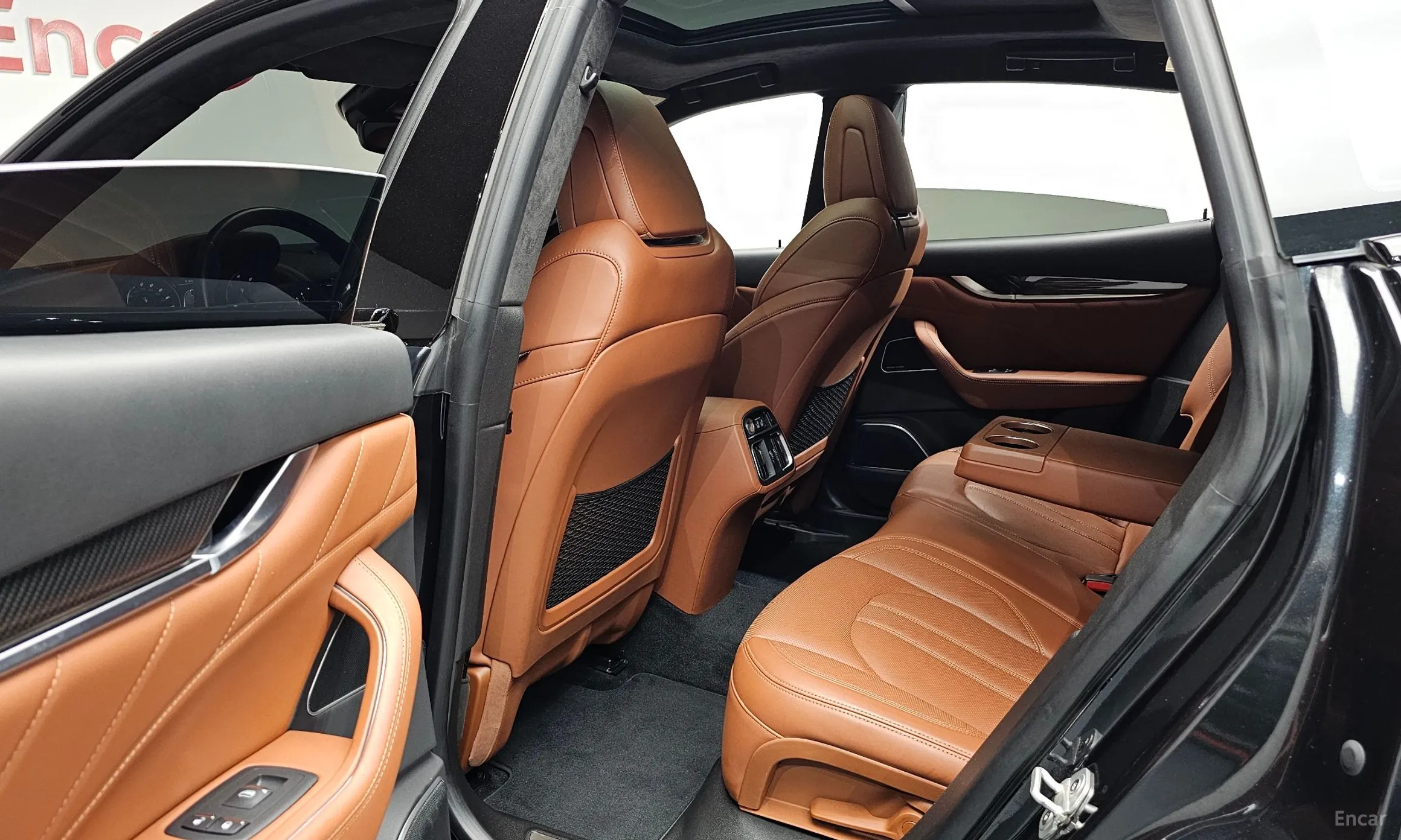 Maserati Levante превью 11