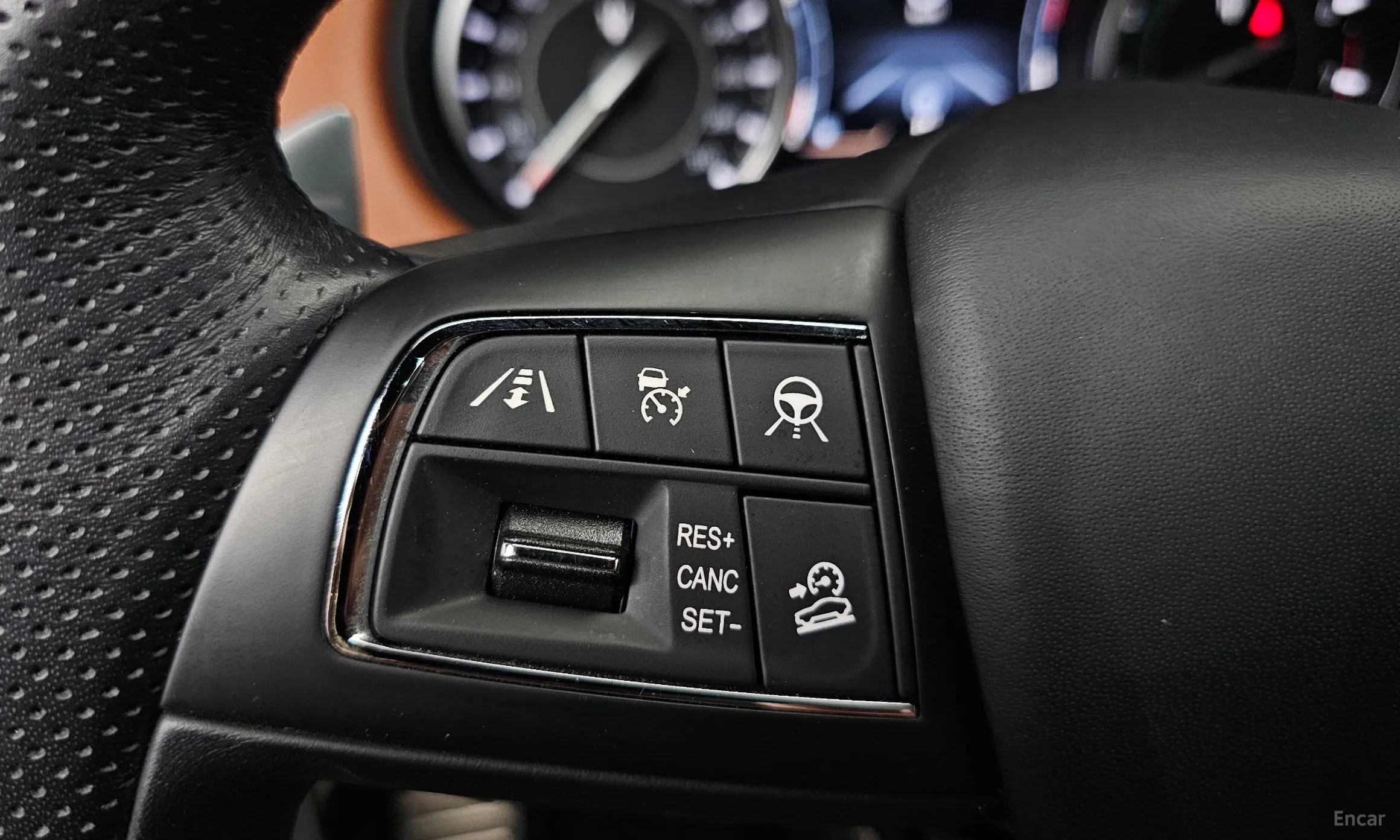 Maserati Levante превью 12