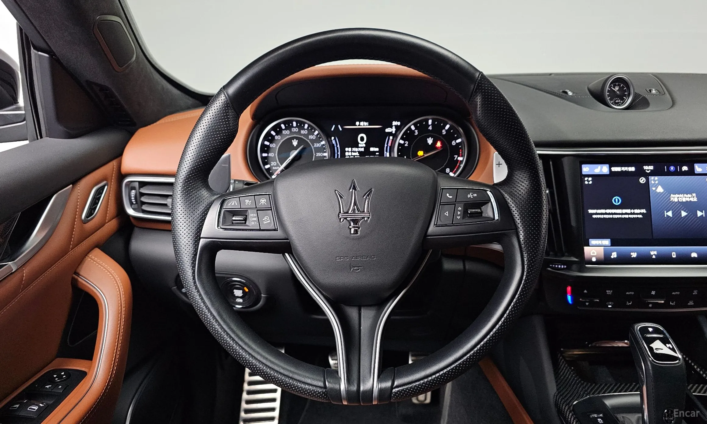 Maserati Levante превью 13