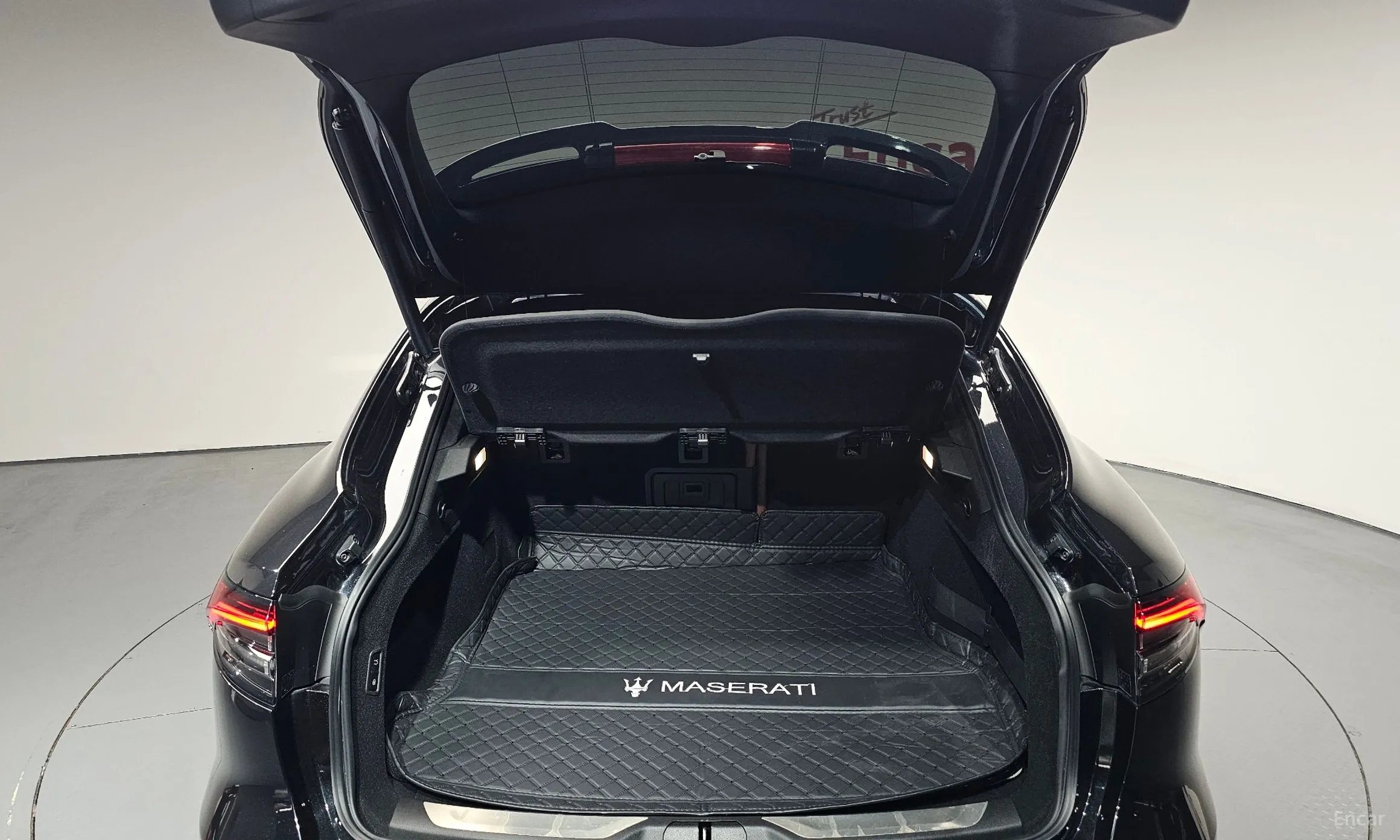 Maserati Levante превью 20