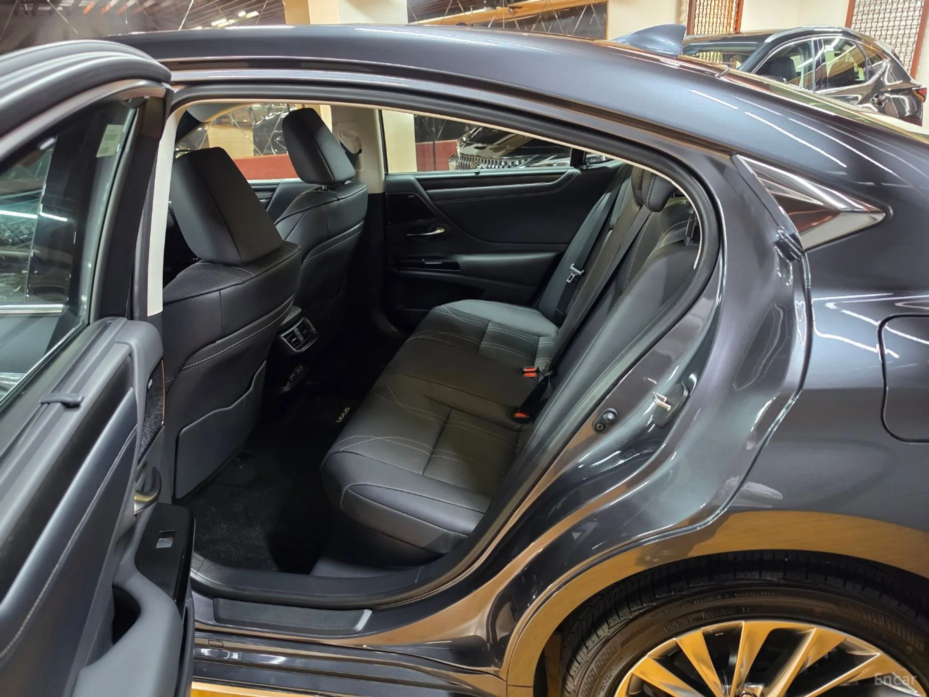 Lexus ES300h 7th Generation превью 13