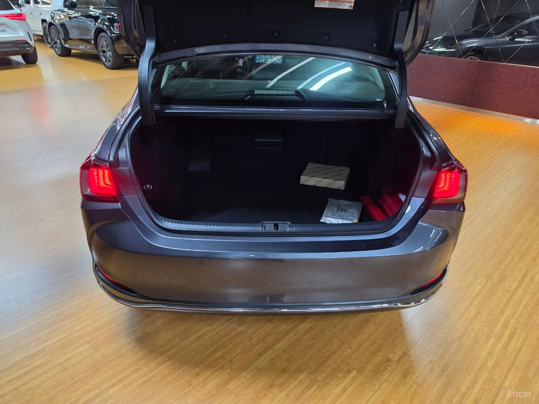 Lexus ES300h 7th Generation превью 17