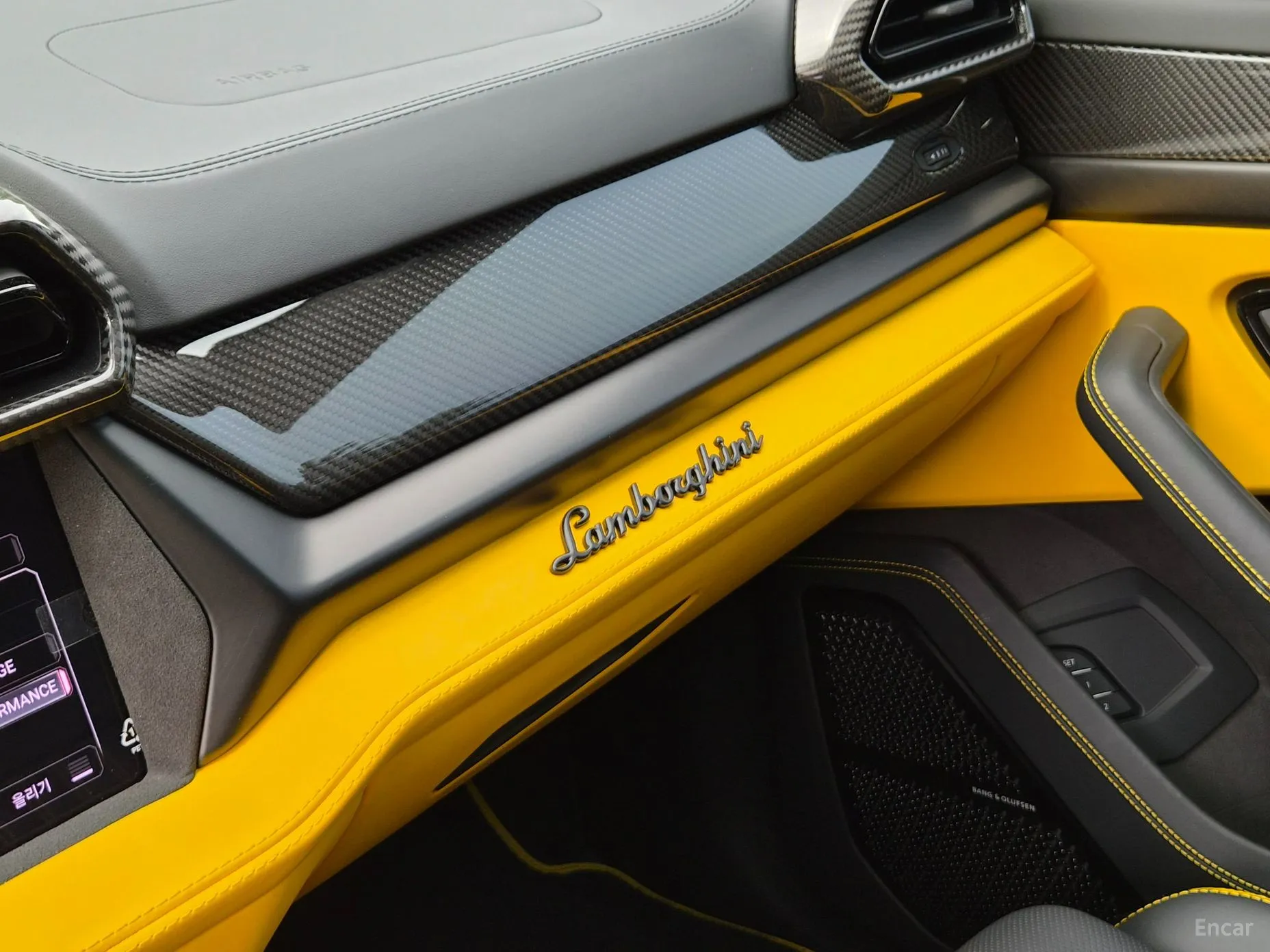 Lamborghini Urus превью 14