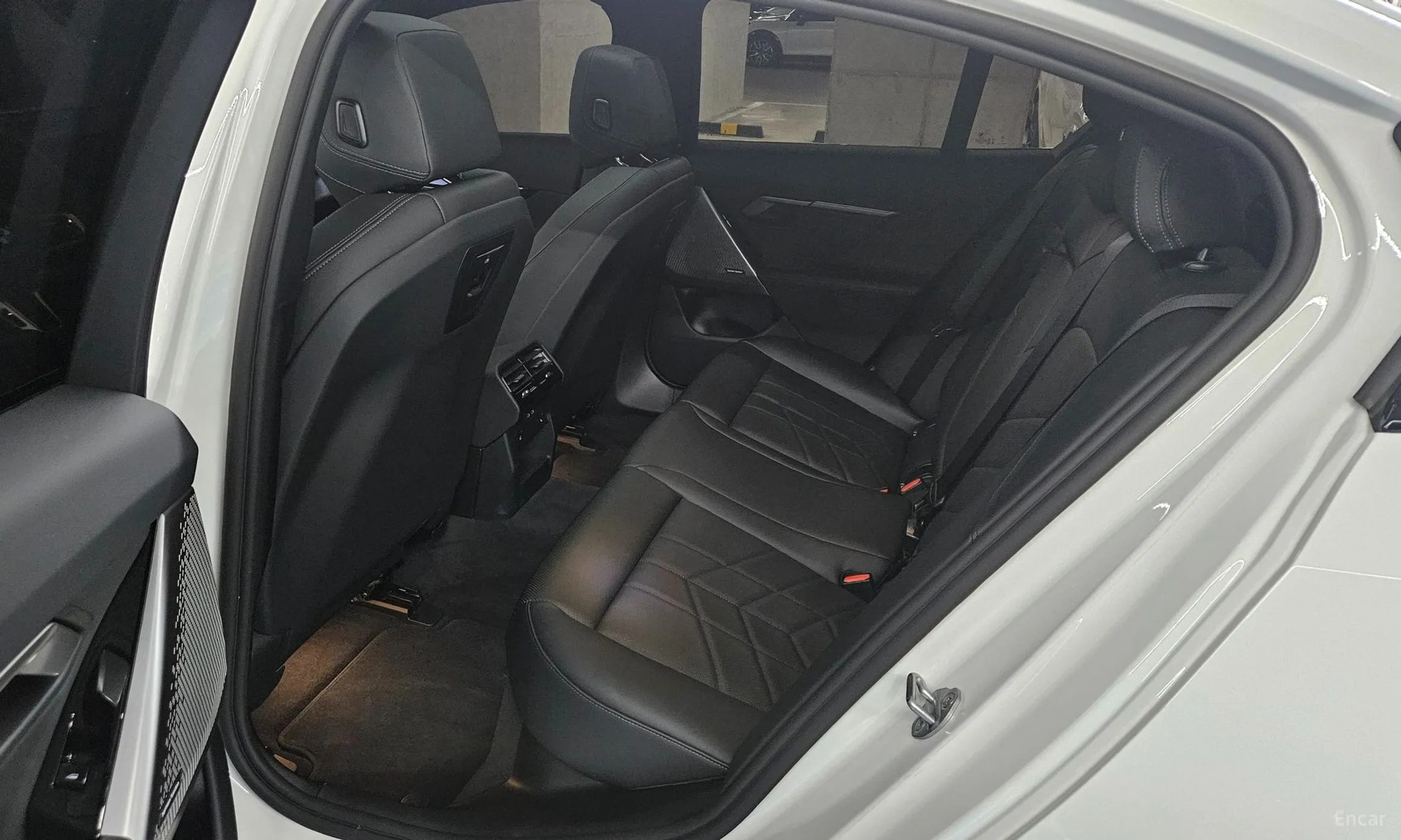 BMW 5 Series (G60) превью 12