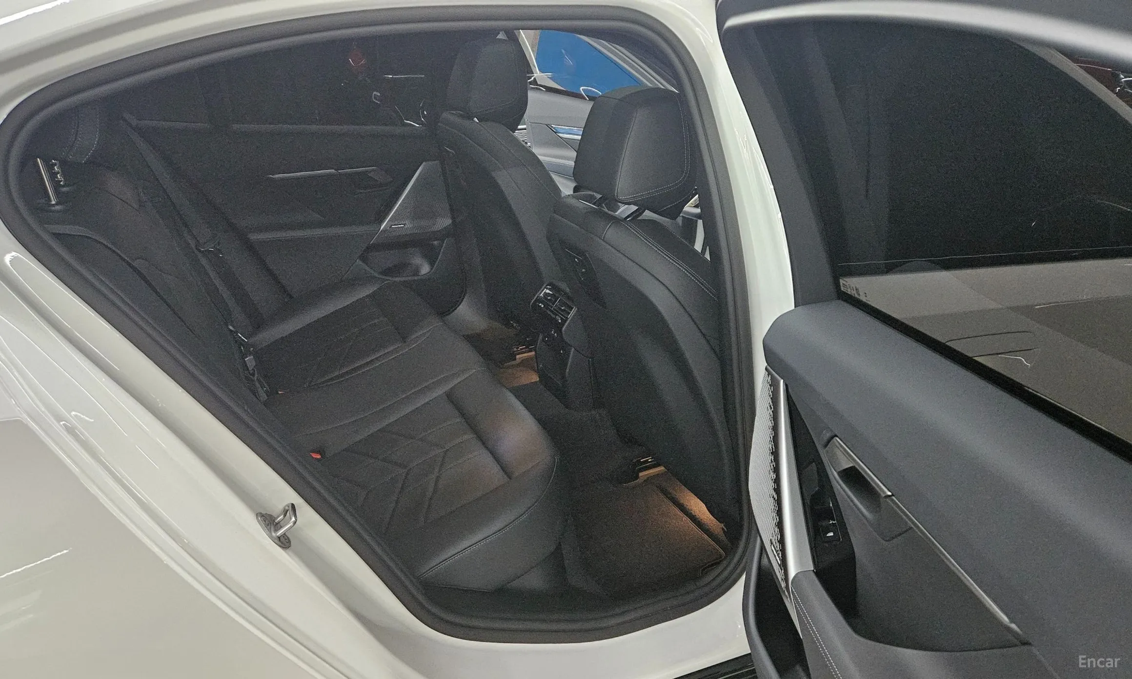 BMW 5 Series (G60) превью 13