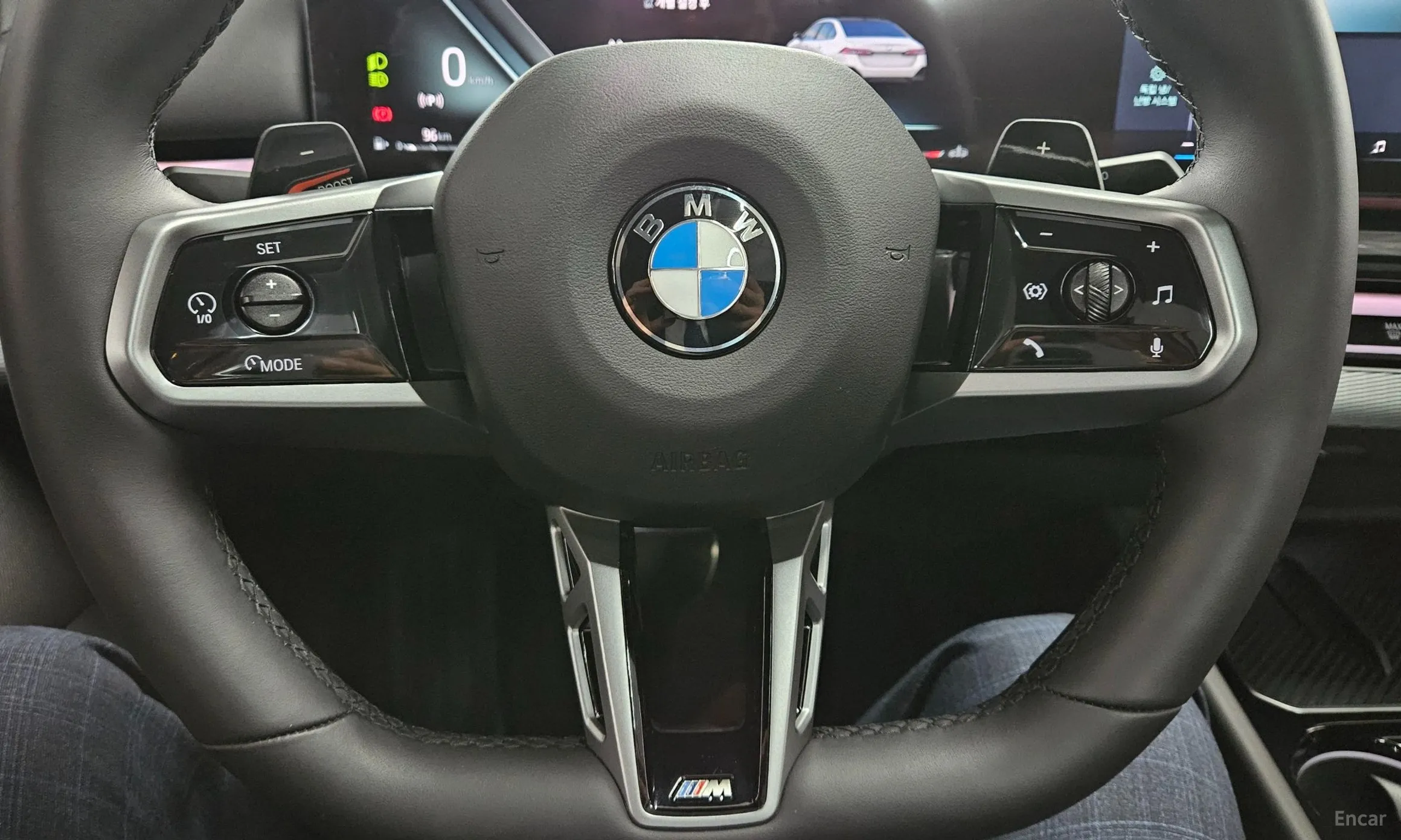 BMW 5 Series (G60) превью 14