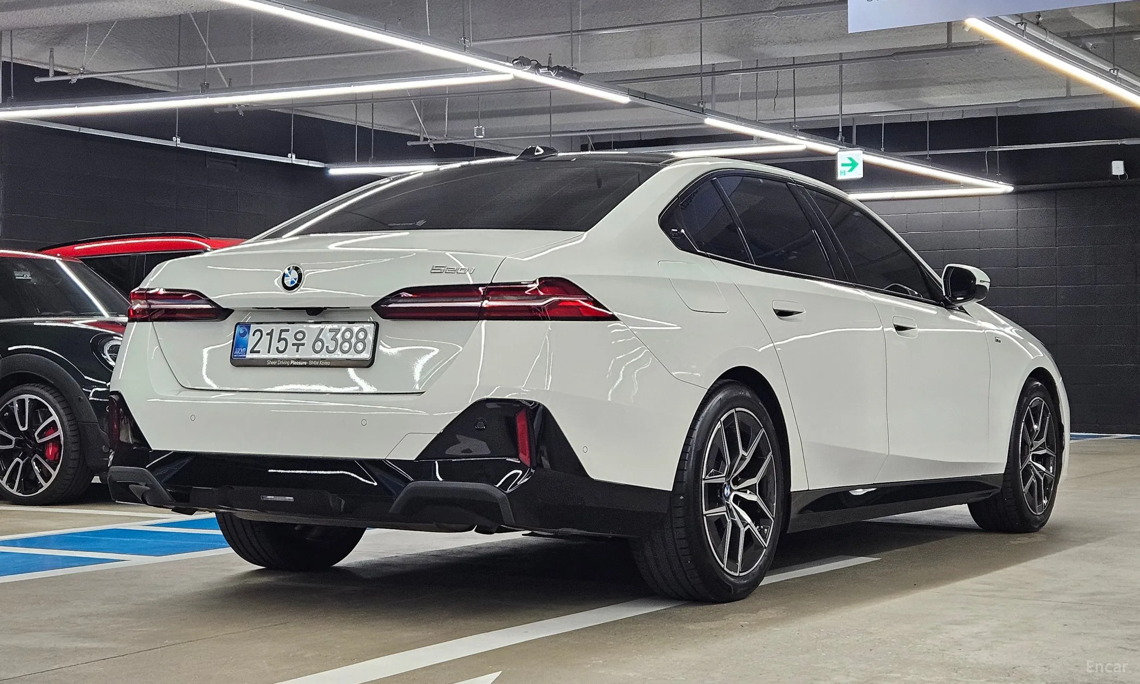 BMW 5 Series (G60) превью 2