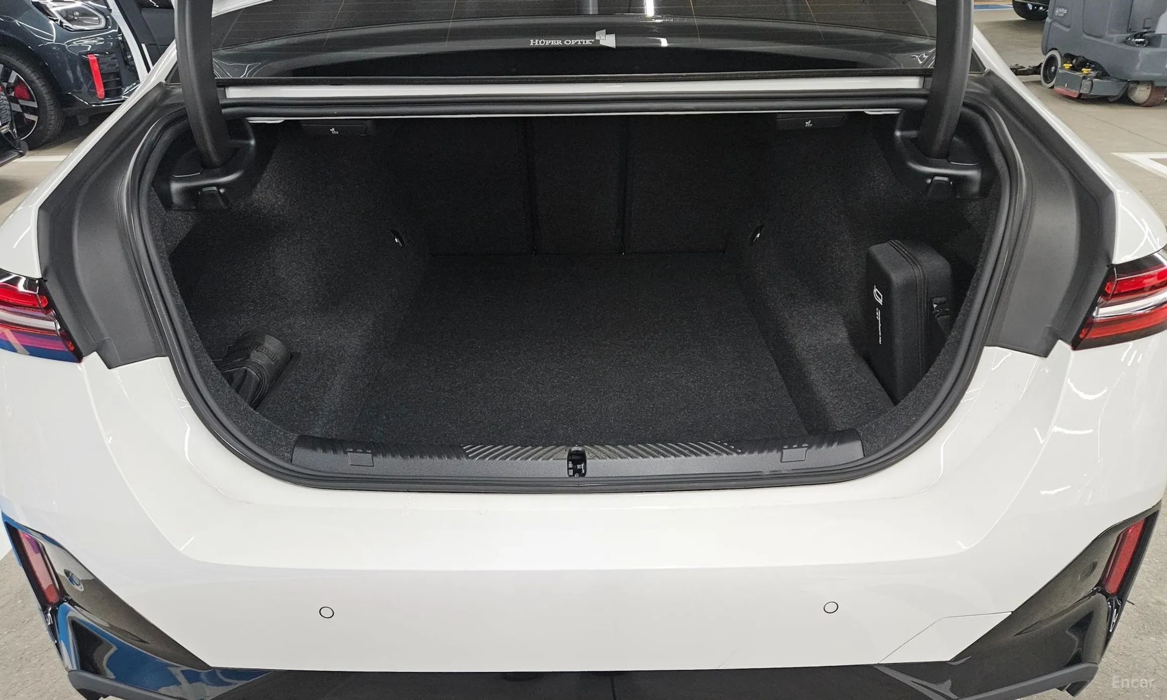 BMW 5 Series (G60) превью 20