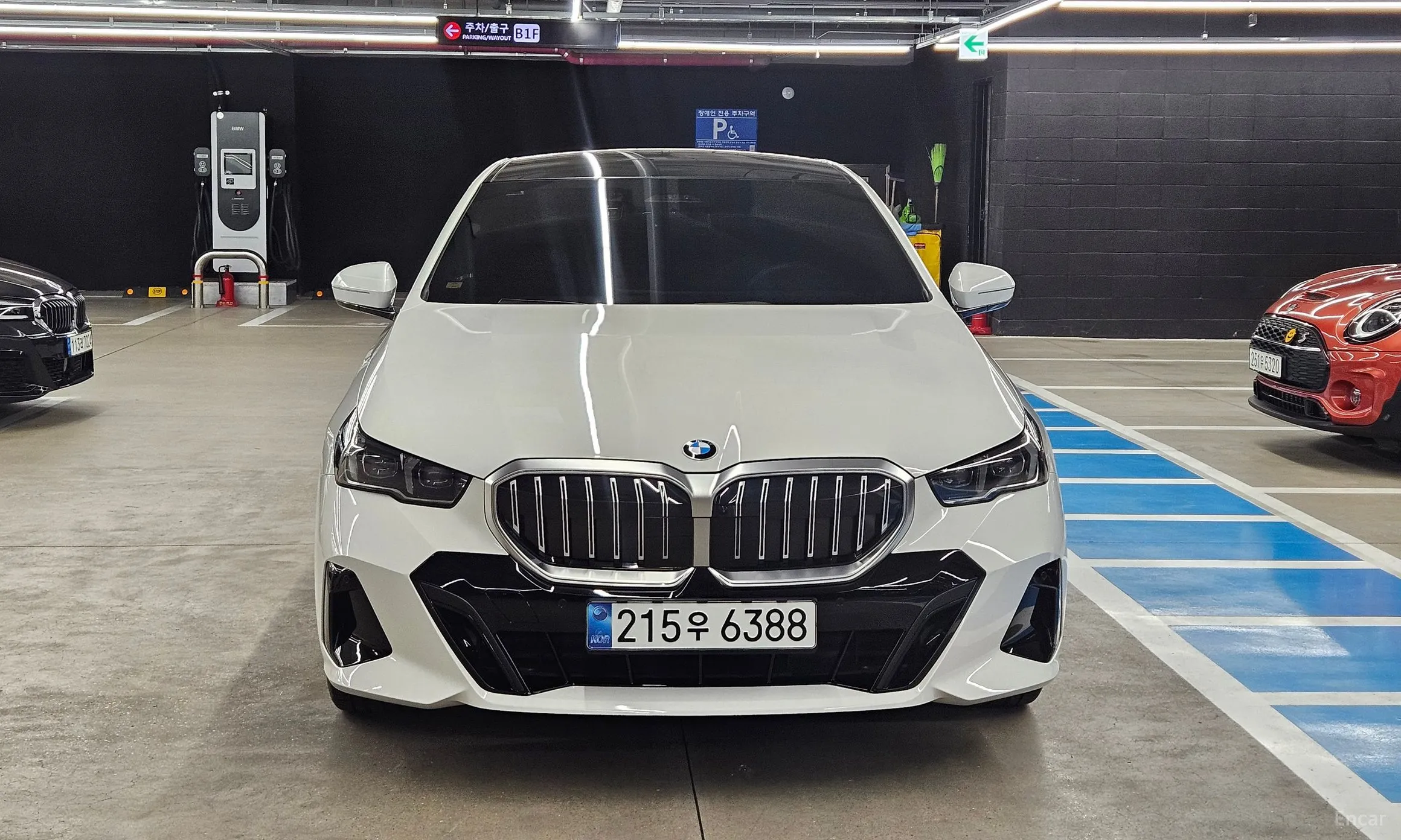 BMW 5 Series (G60) превью 3