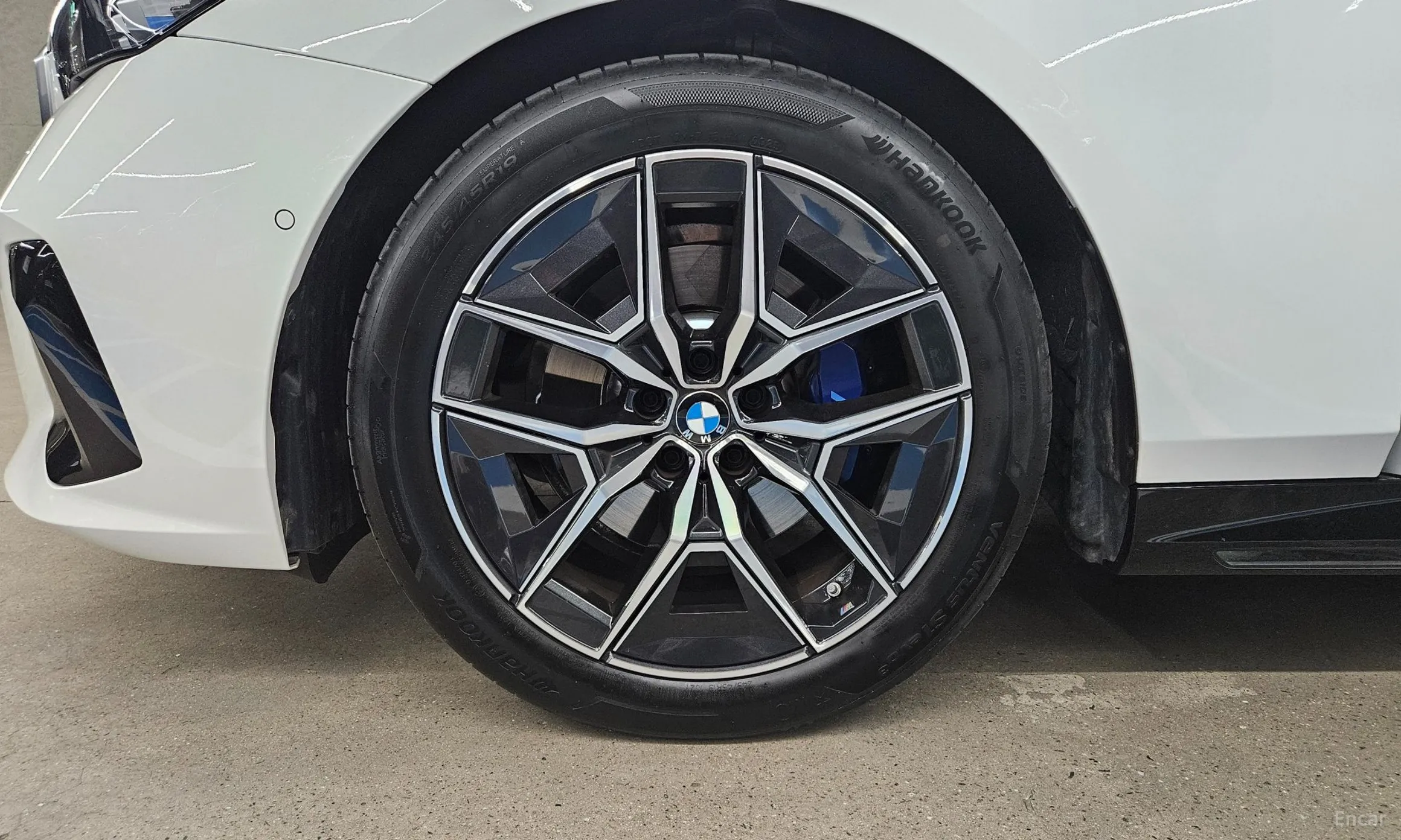 BMW 5 Series (G60) превью 5