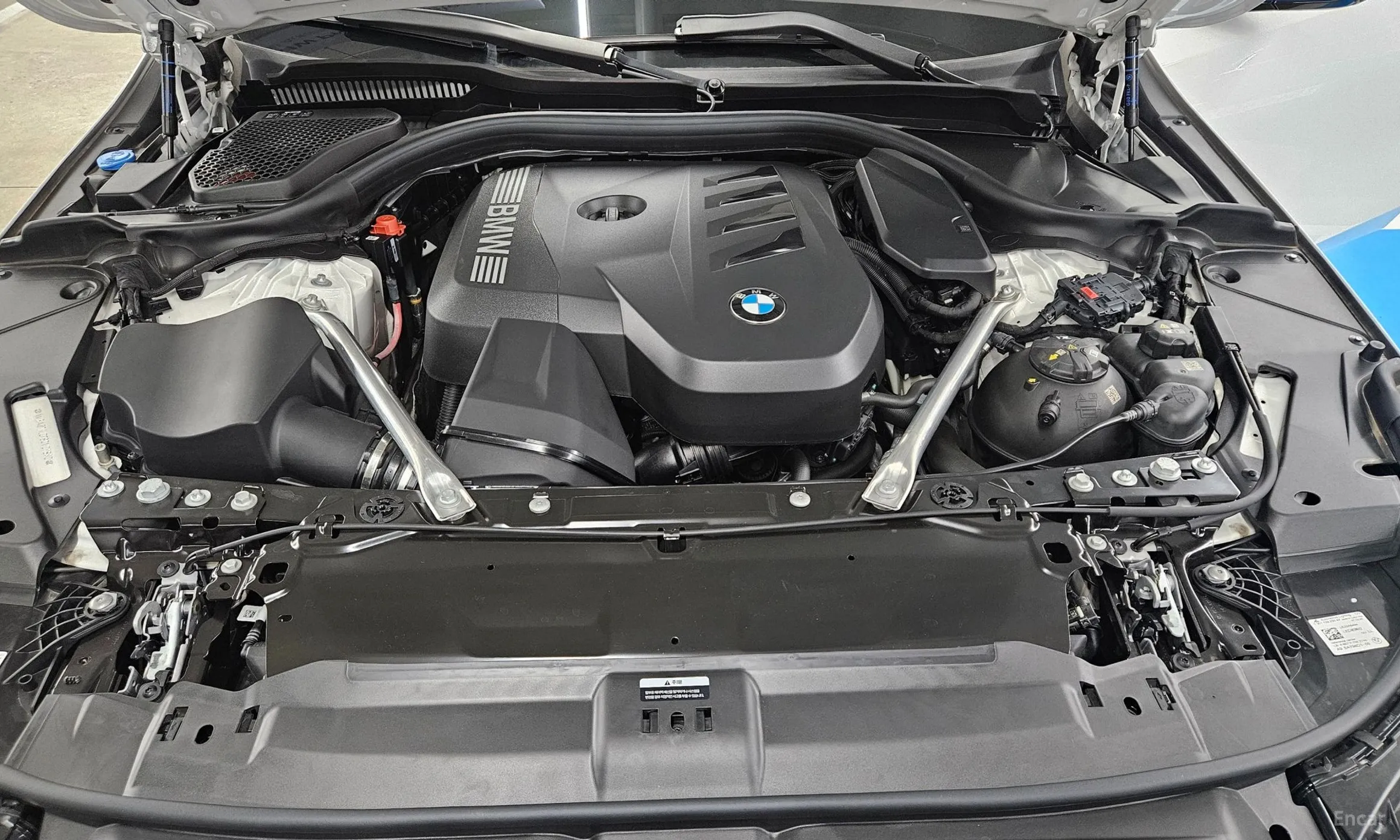 BMW 5 Series (G60) превью 6