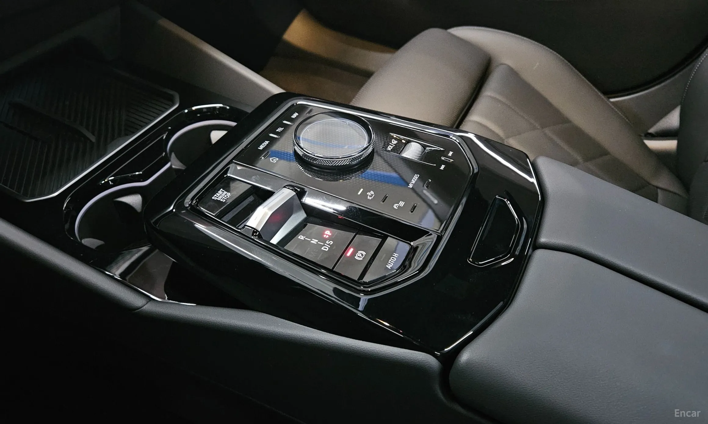 BMW 5 Series (G60) превью 9