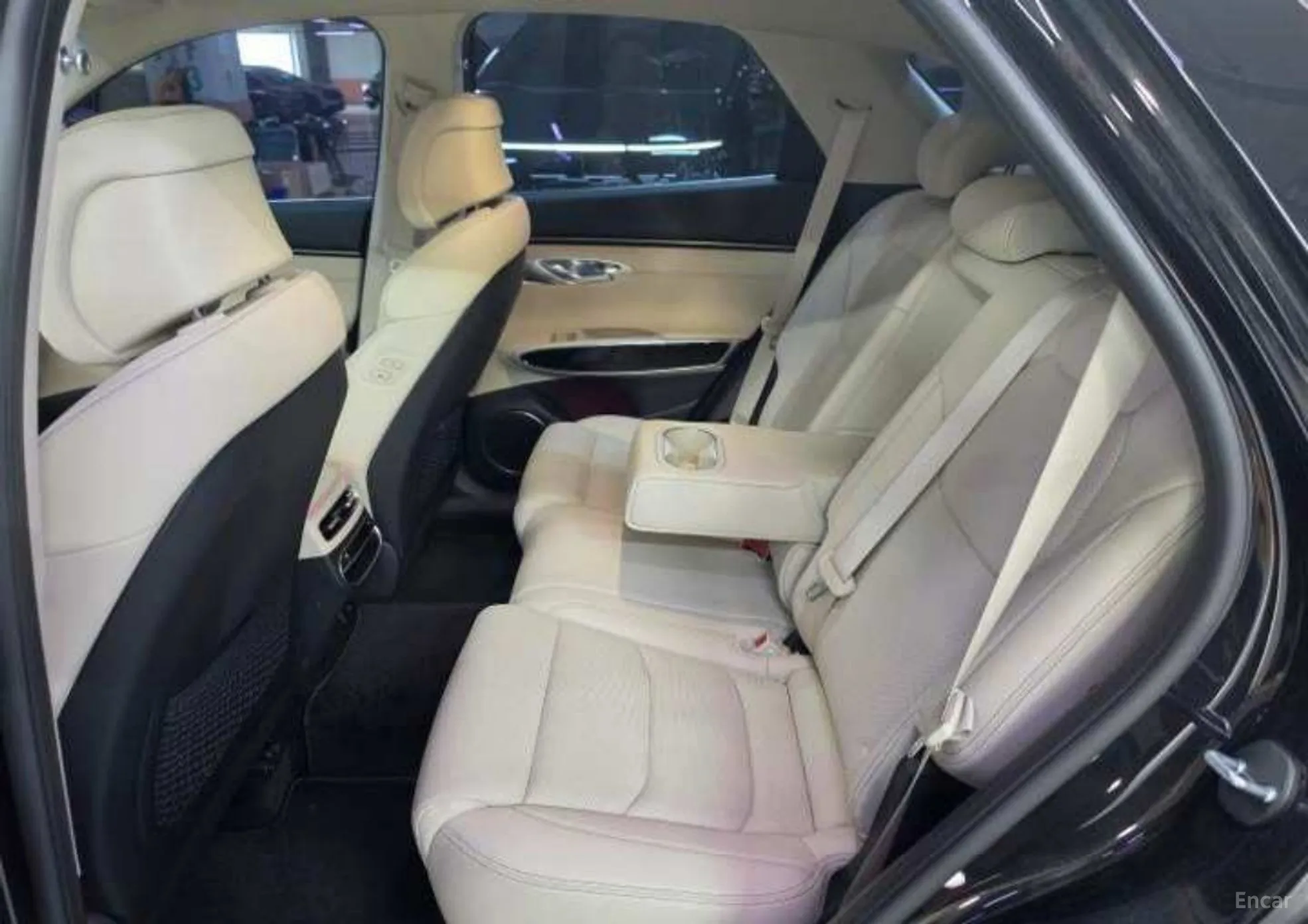 Genesis GV70 превью 10