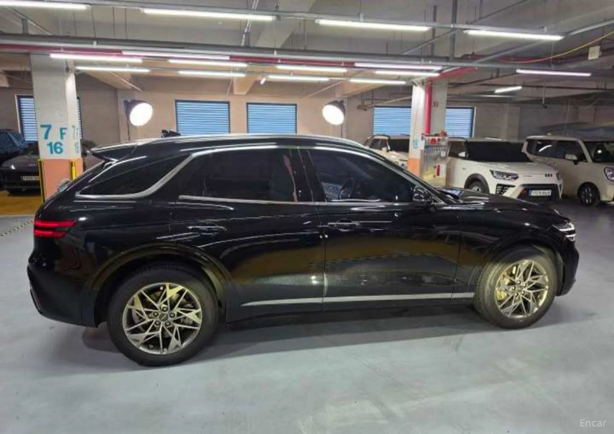 Genesis GV70 превью 11