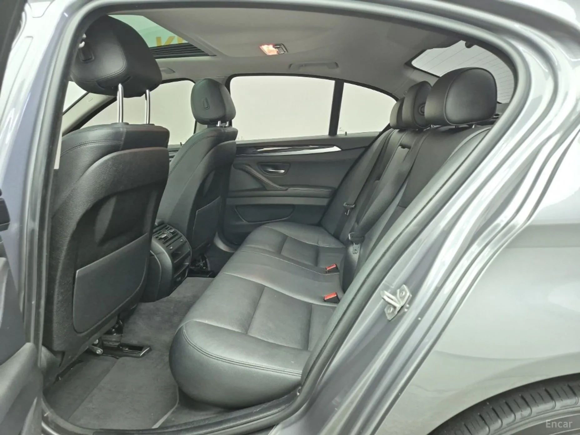 BMW 5 Series (F10) превью 12