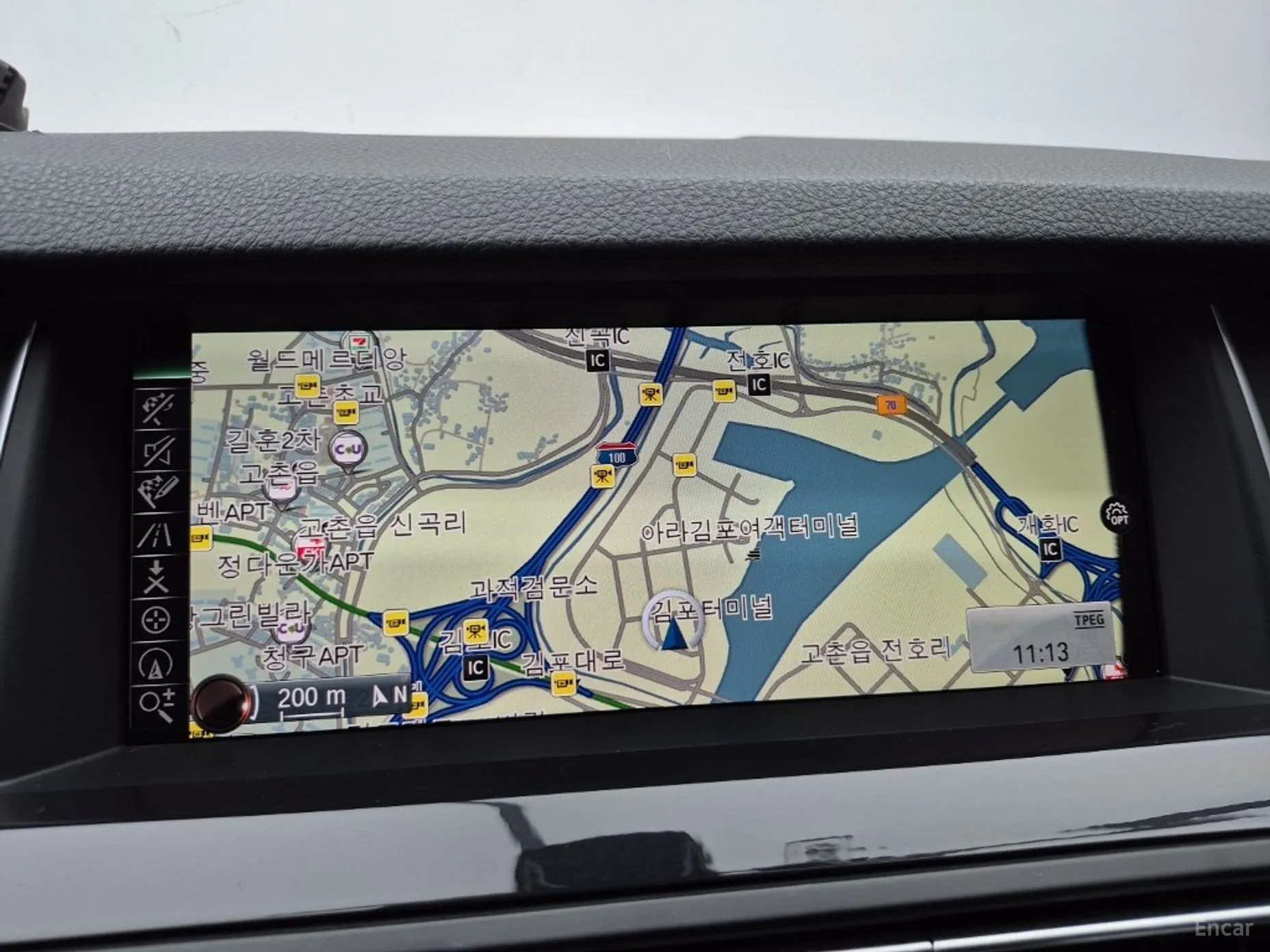 BMW 5 Series (F10) превью 14