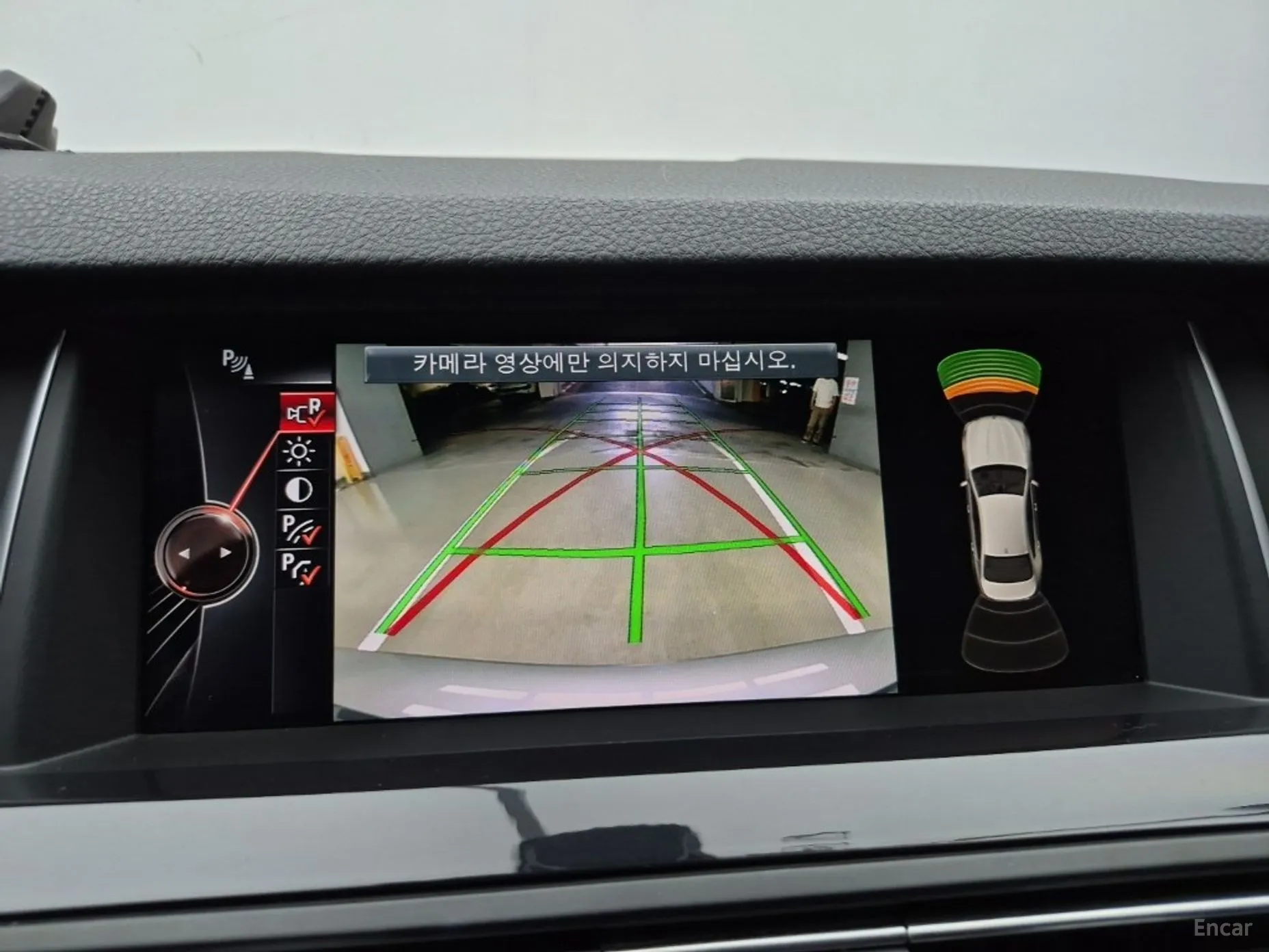 BMW 5 Series (F10) превью 15