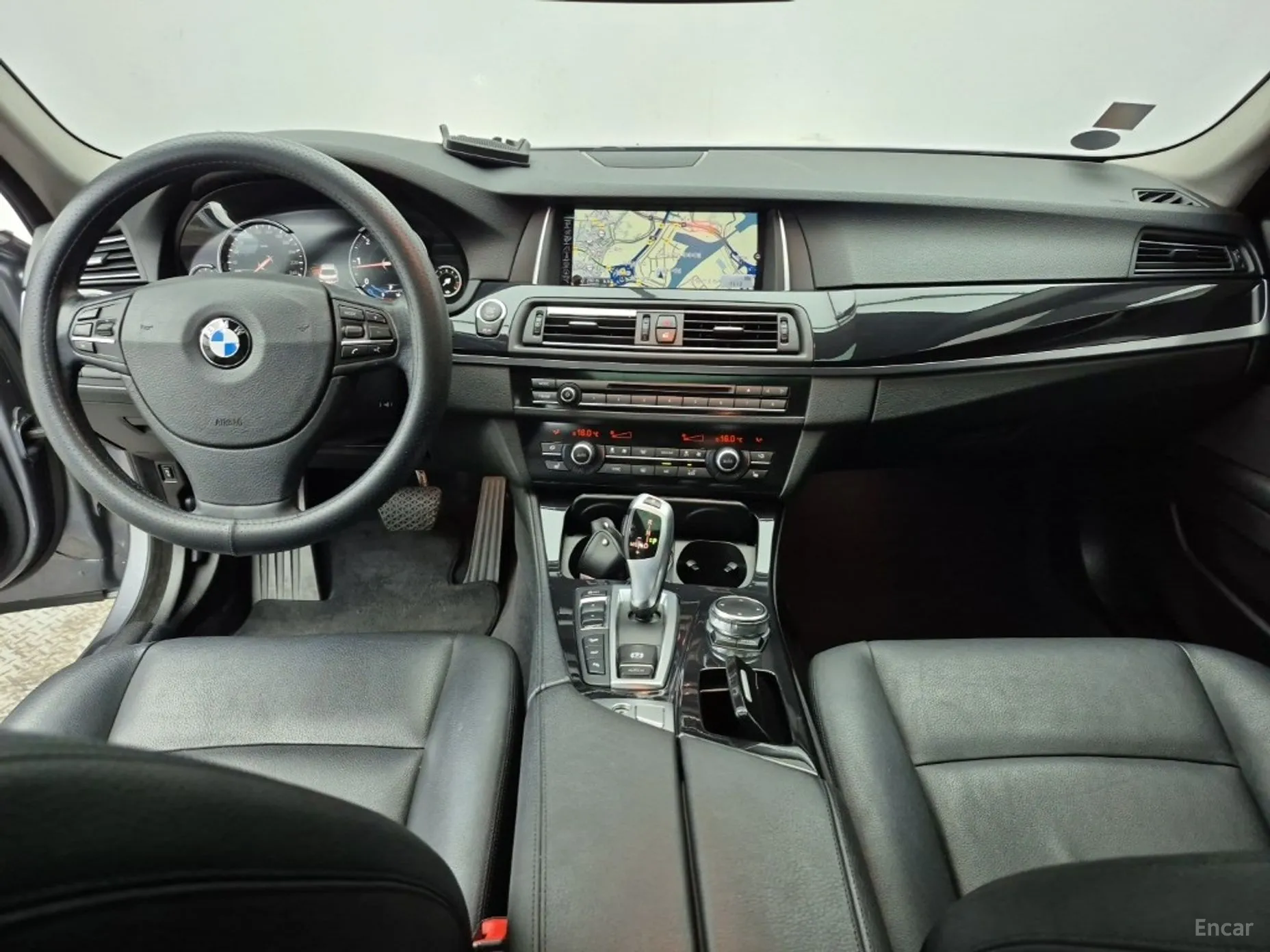 BMW 5 Series (F10) превью 5