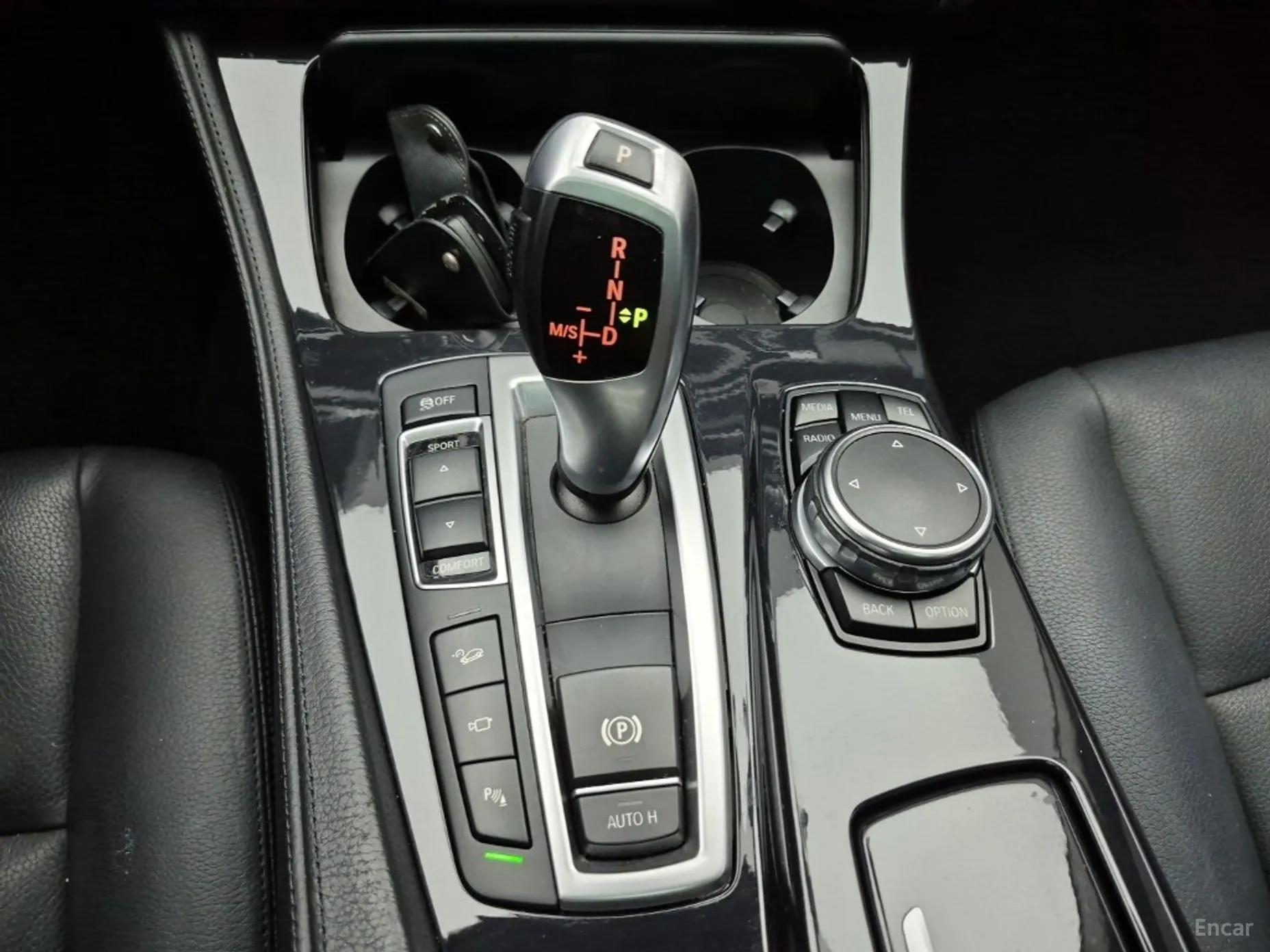 BMW 5 Series (F10) превью 8
