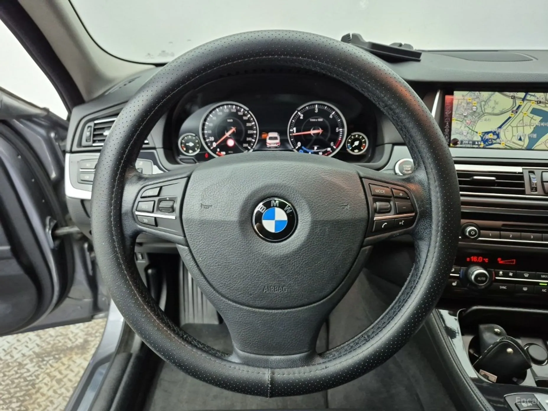 BMW 5 Series (F10) превью 9