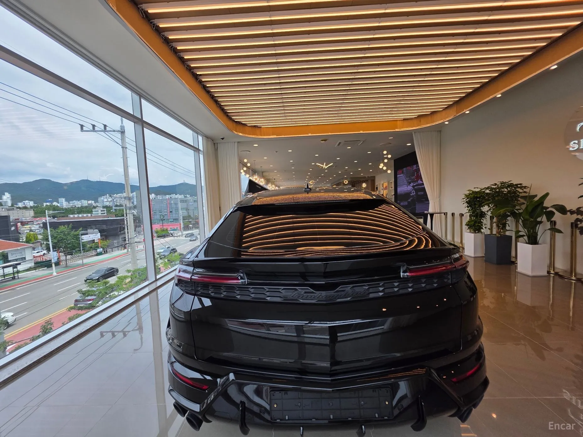 Lamborghini Urus превью 4