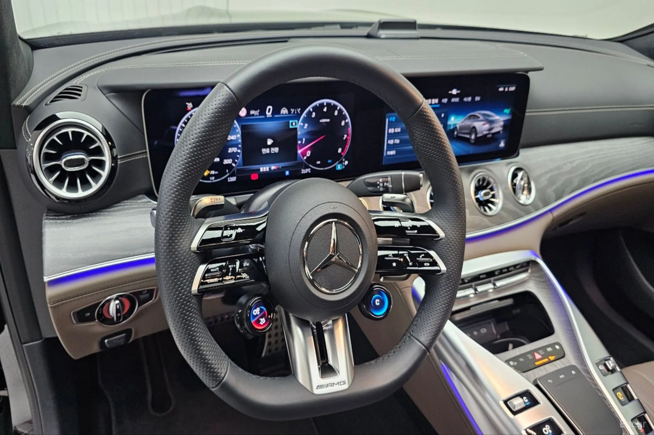 Mercedes Benz AMG GT превью 13