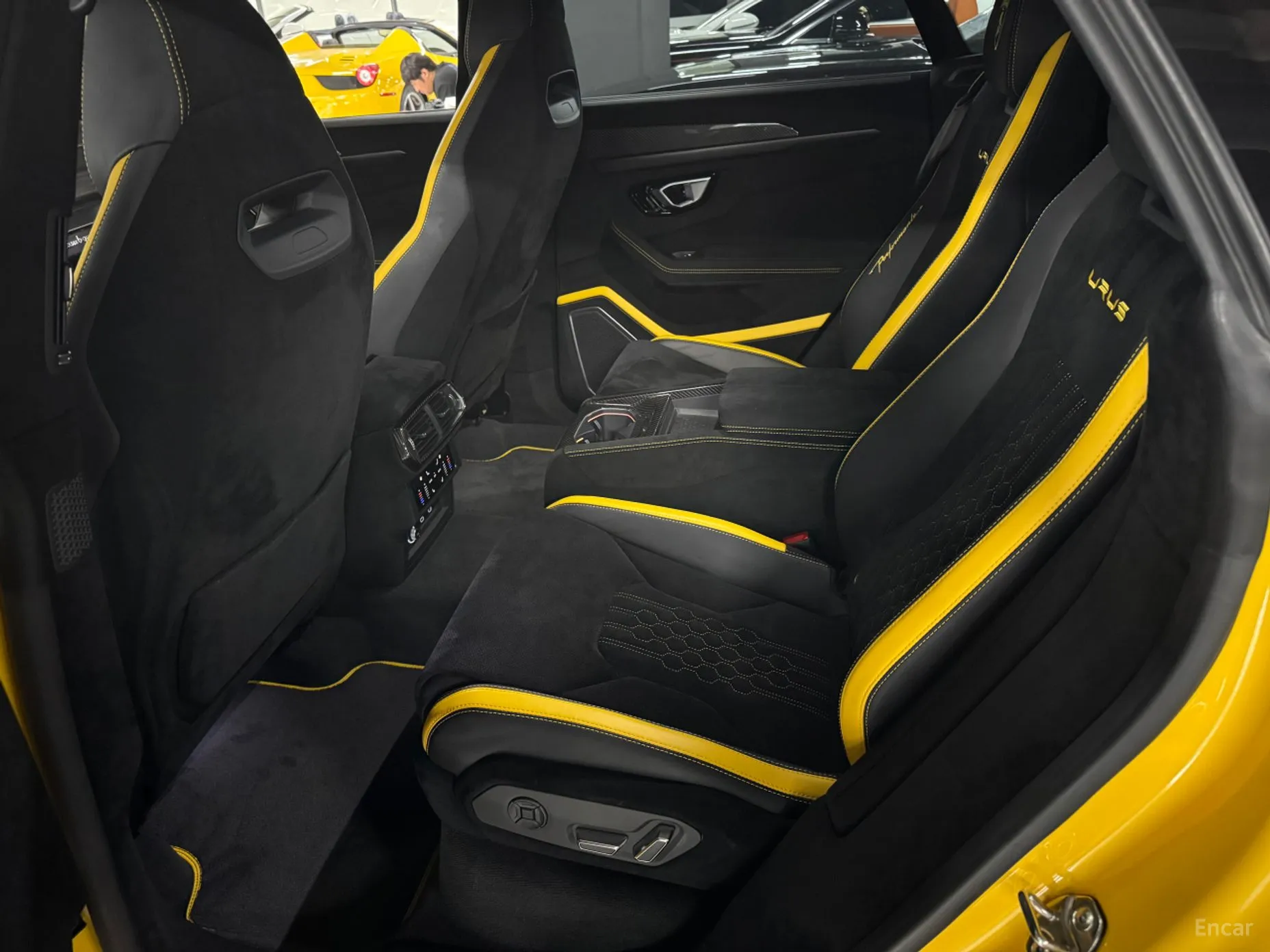 Lamborghini Urus превью 12