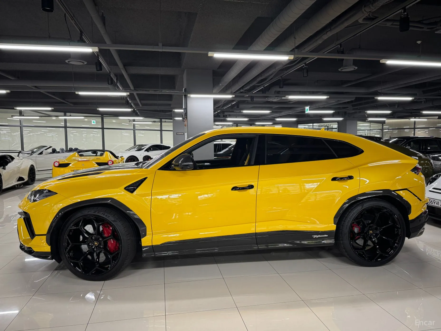 Lamborghini Urus превью 2