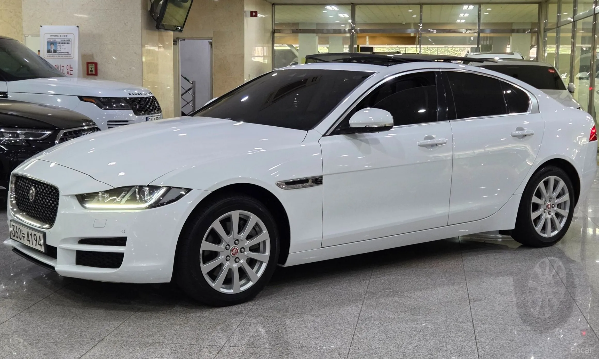 Jaguar XE