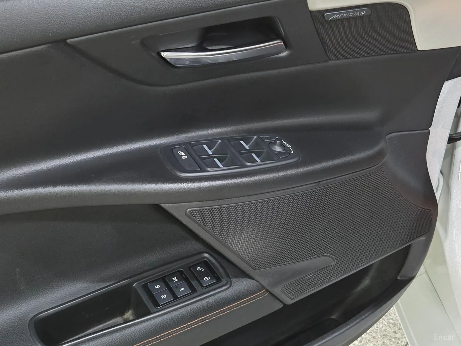 Jaguar XE превью 15