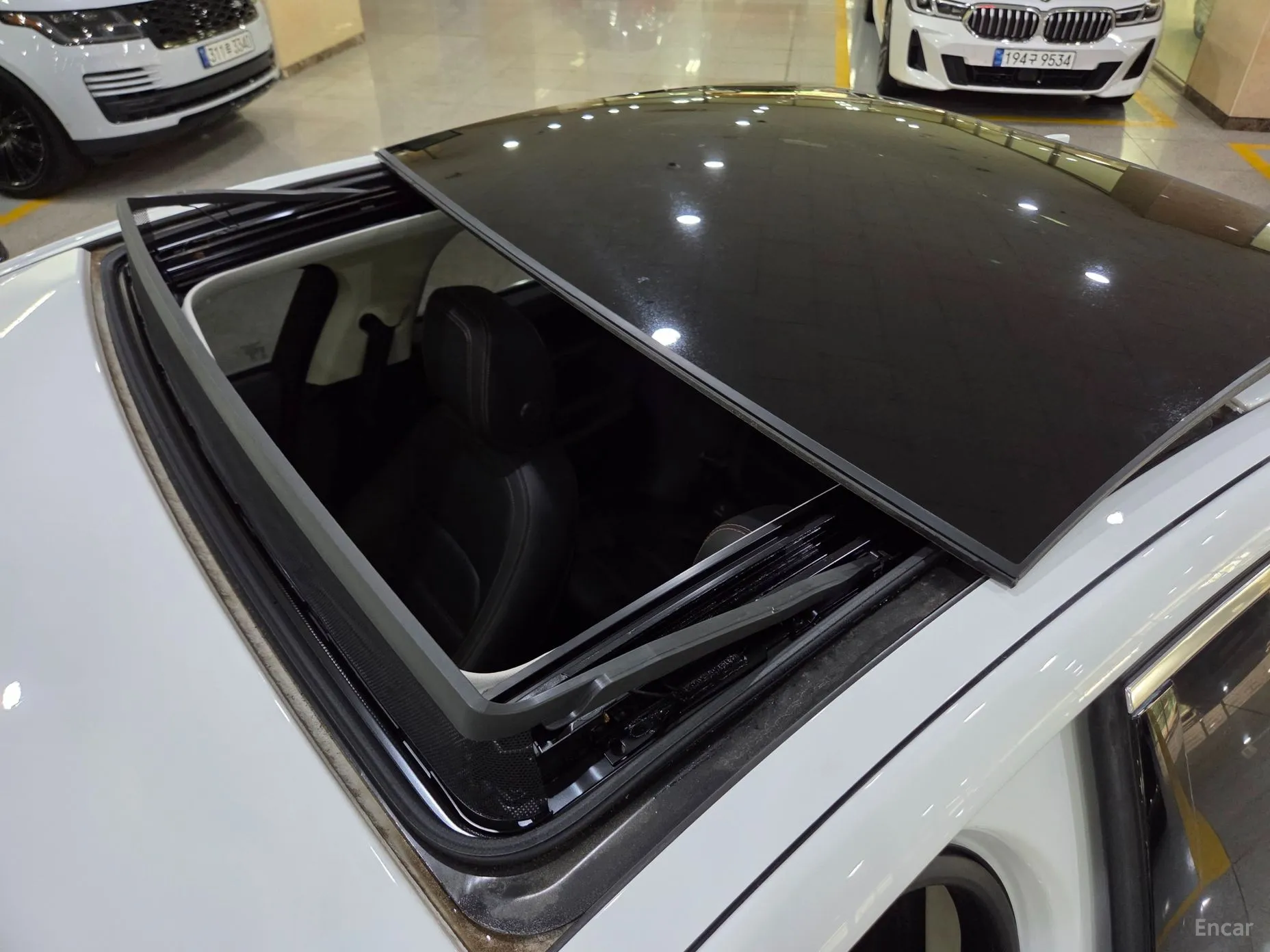 Jaguar XE превью 17