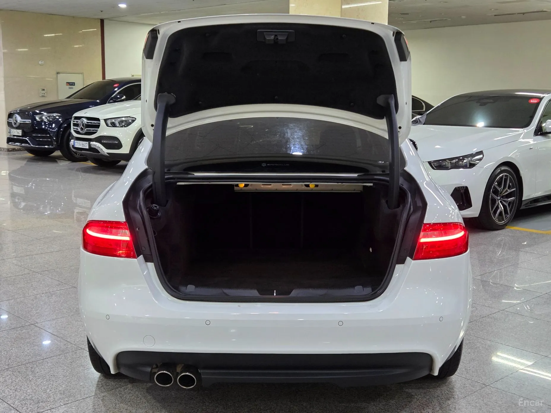 Jaguar XE превью 19