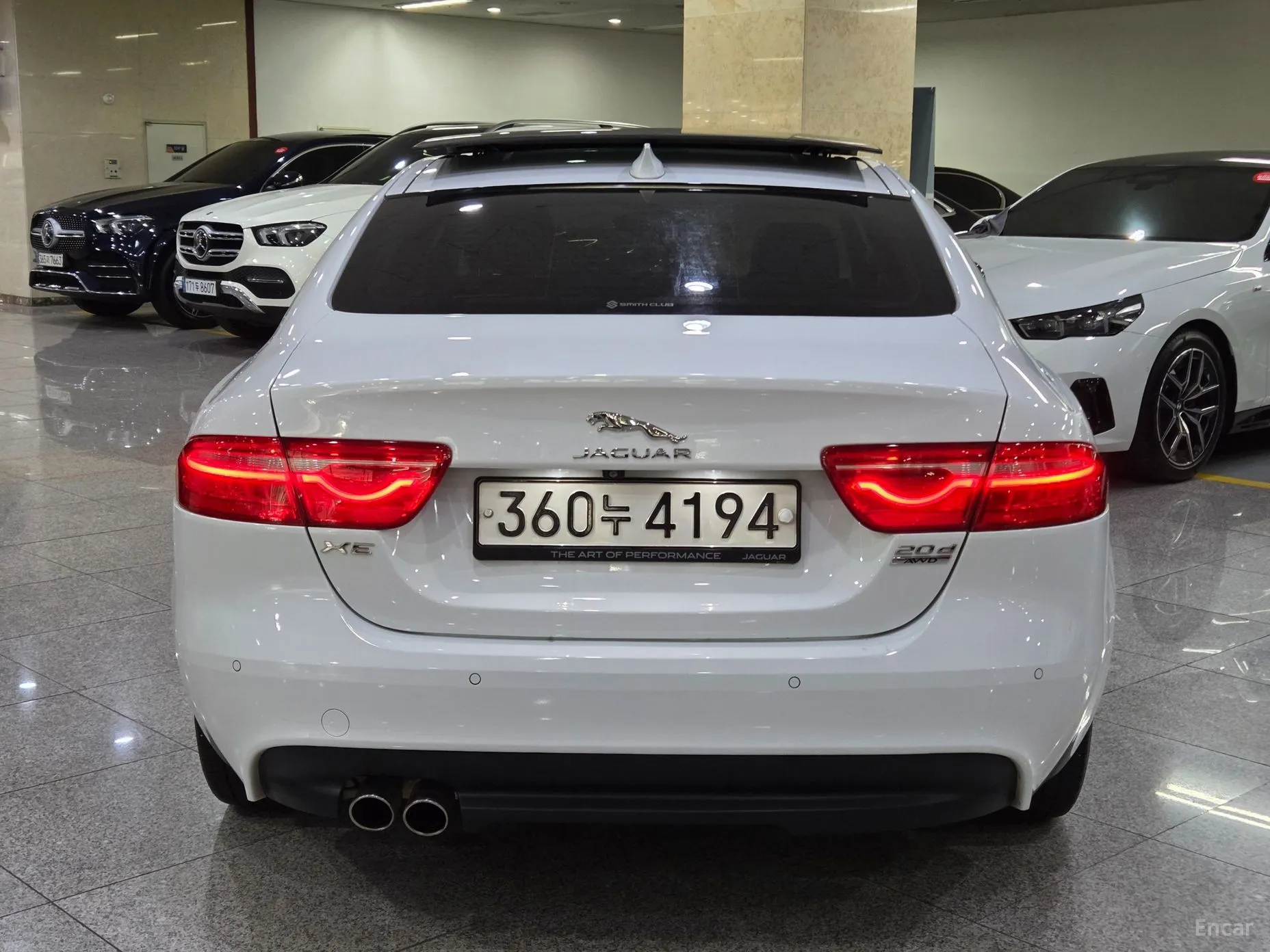Jaguar XE превью 4