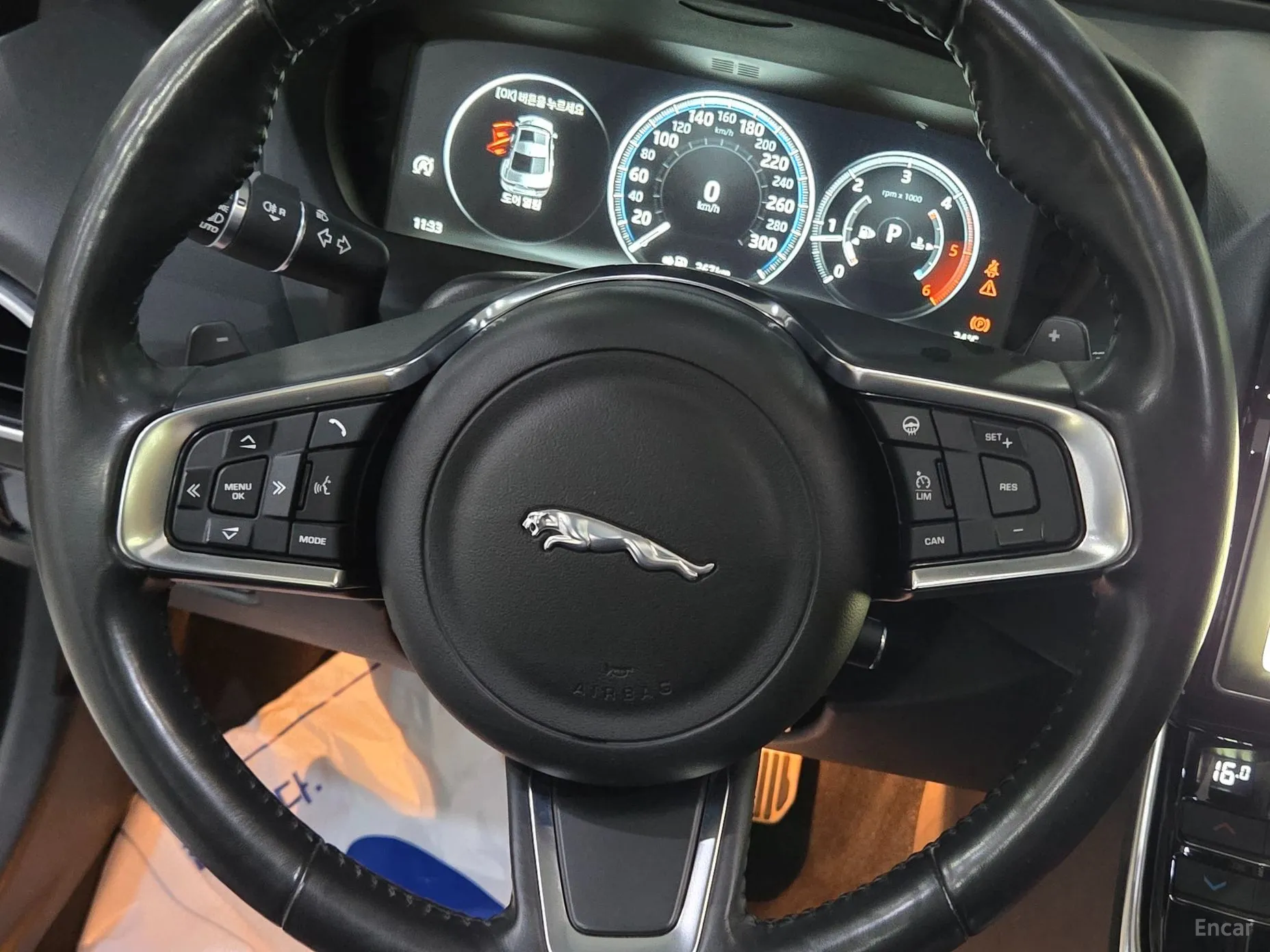 Jaguar XE превью 9